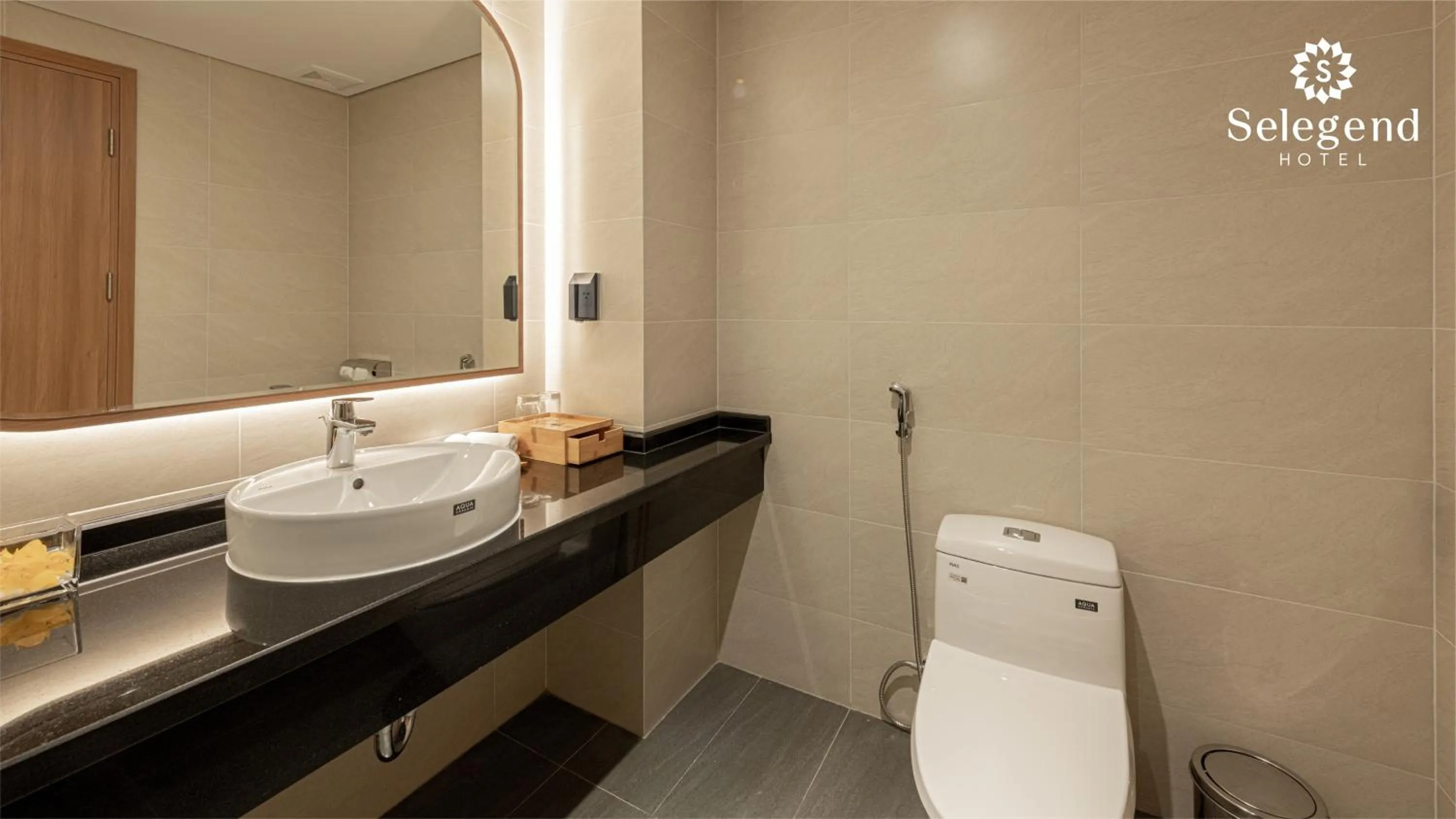 Shower in Selegend Hotel Thái Bình