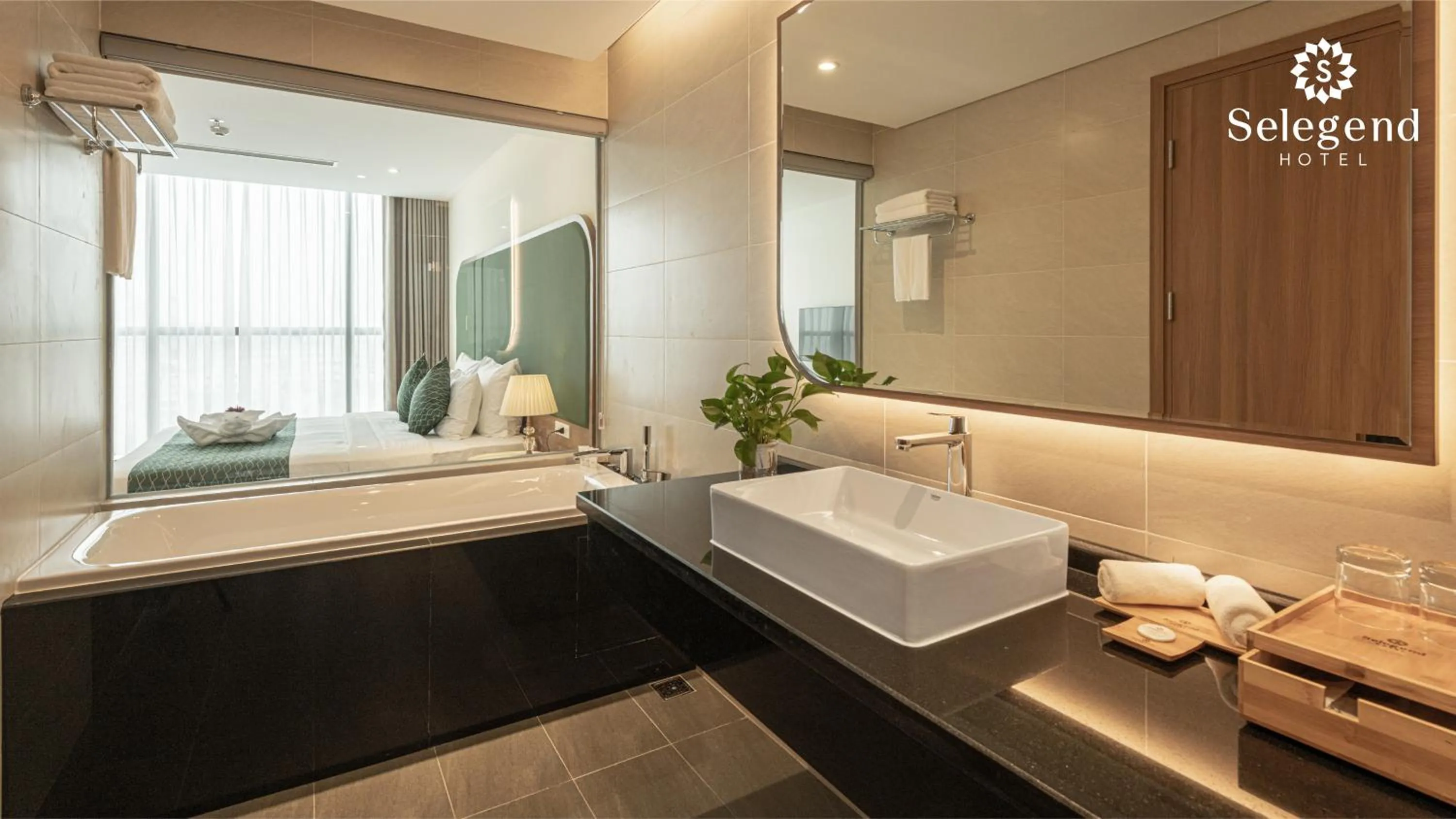 Shower in Selegend Hotel Thái Bình