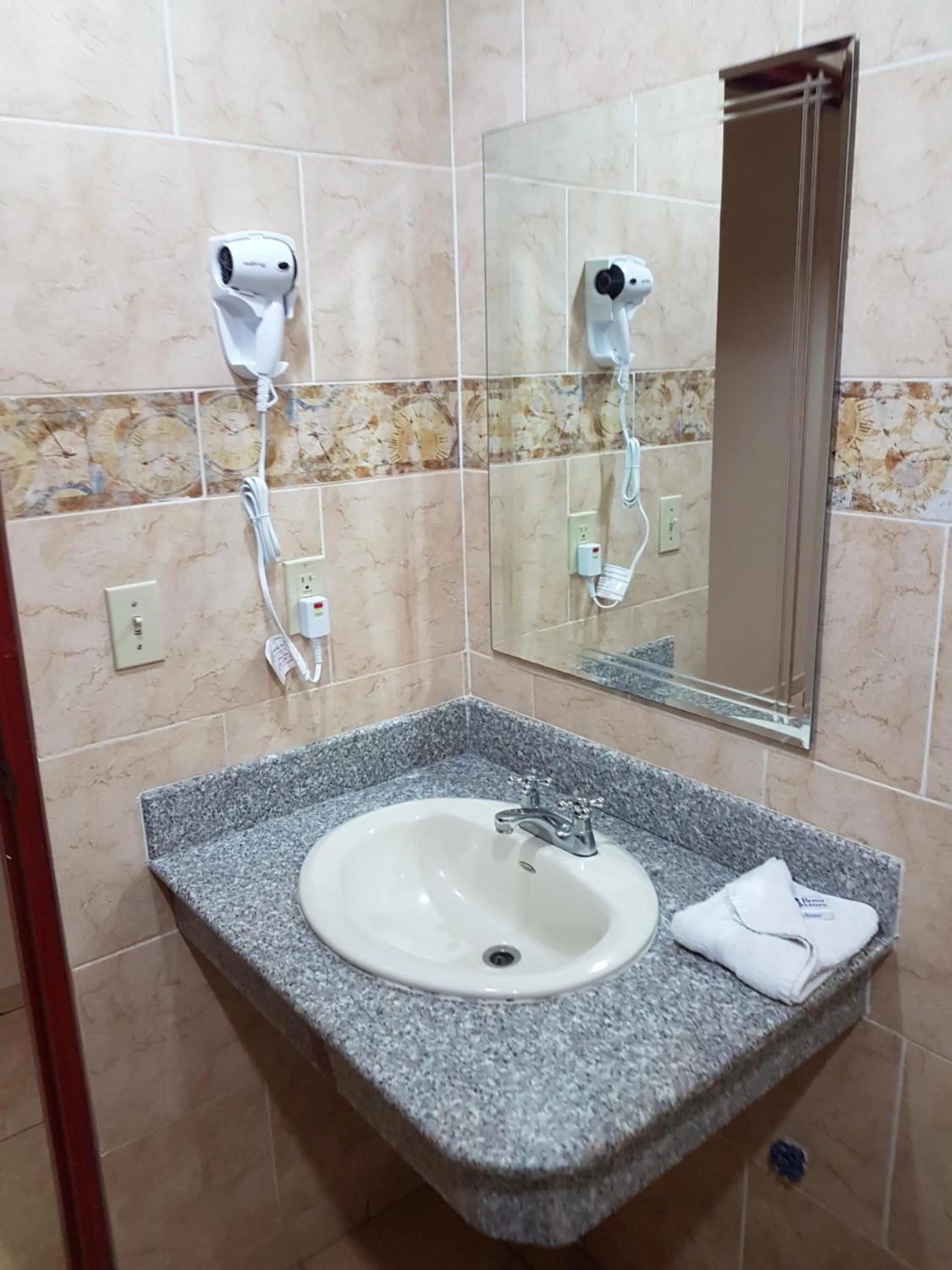 Bathroom in Hotel Alcala