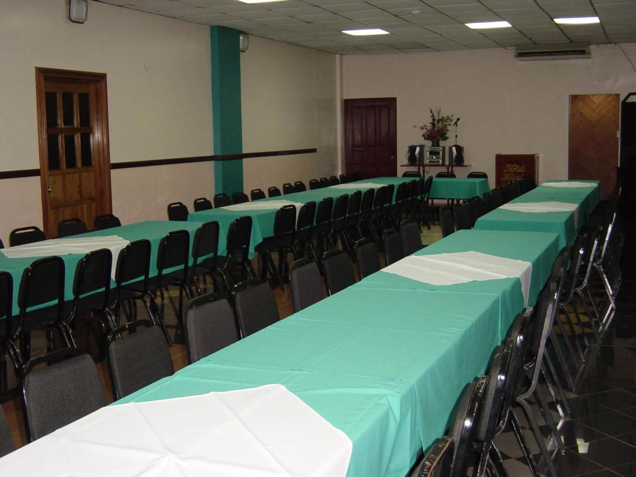 Business facilities in Hotel Alcala