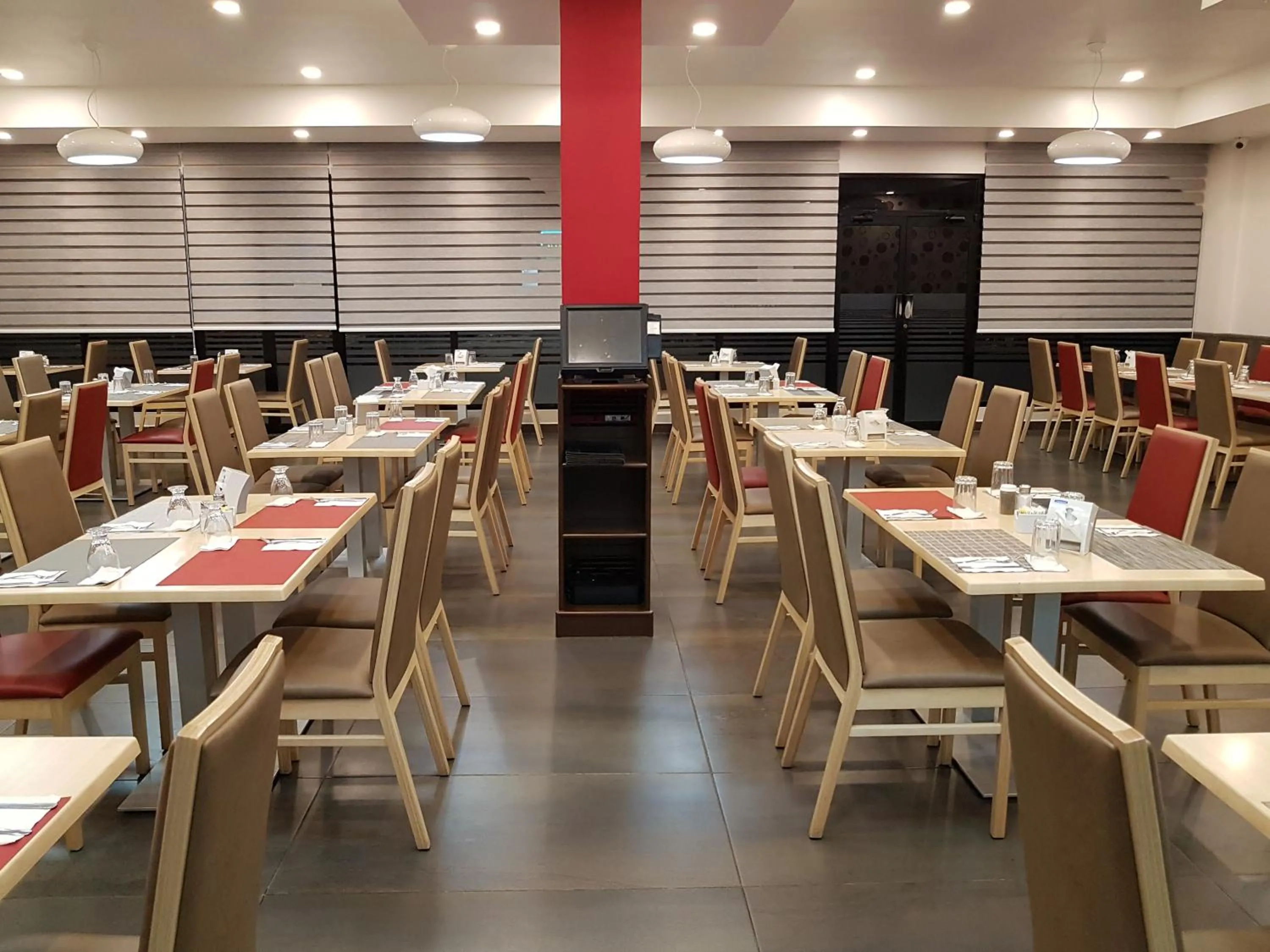 Restaurant/places to eat in Hotel Alcala