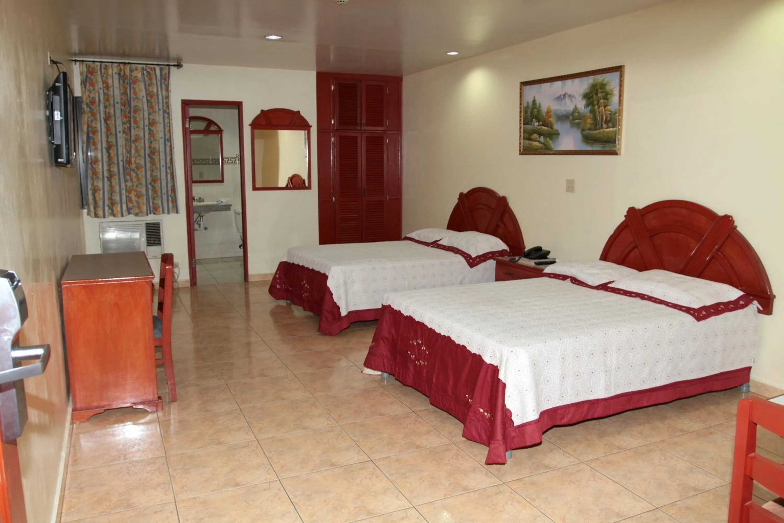 Photo of the whole room, Bed in Hotel Alcala