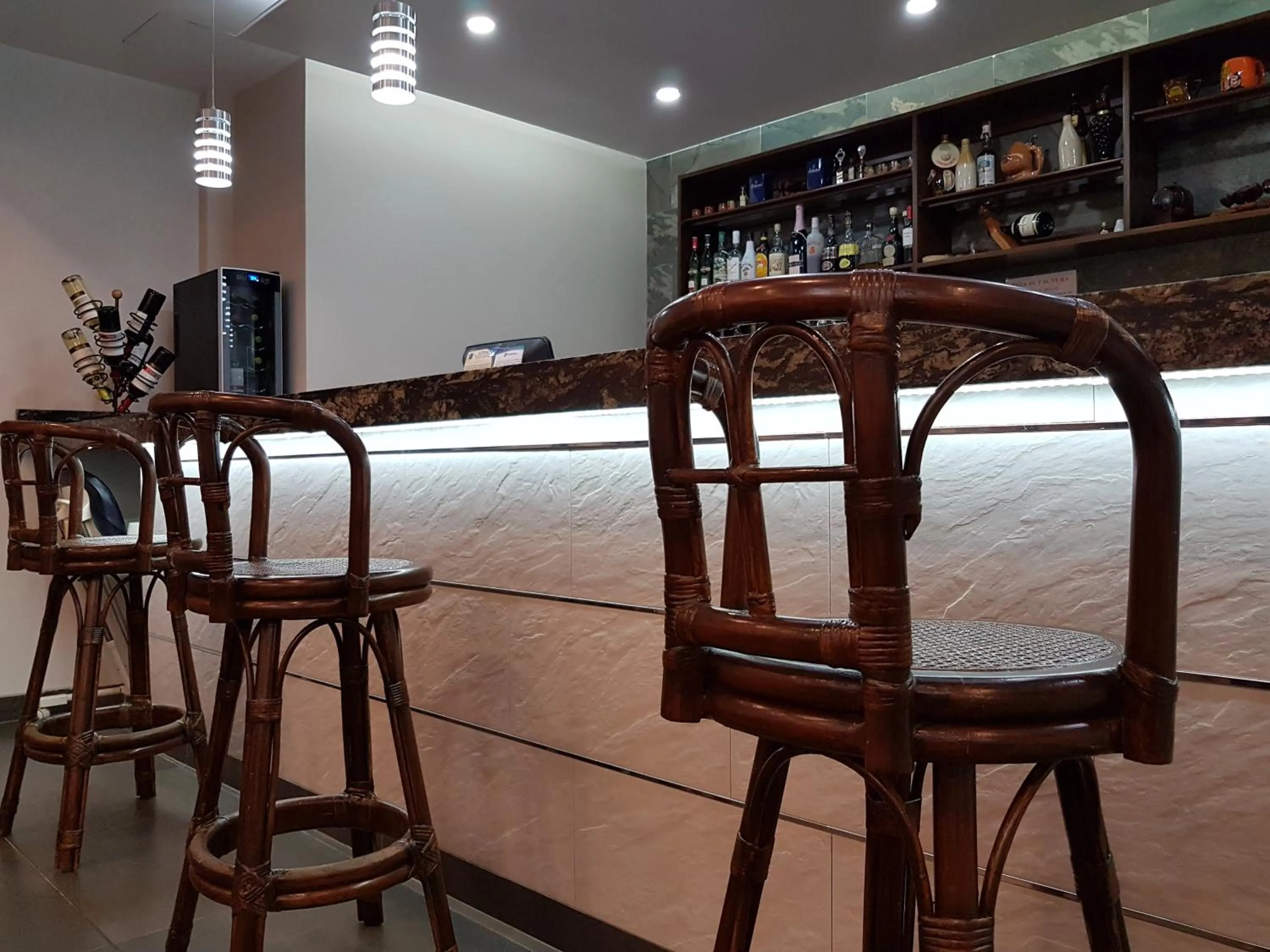 Restaurant/places to eat in Hotel Alcala