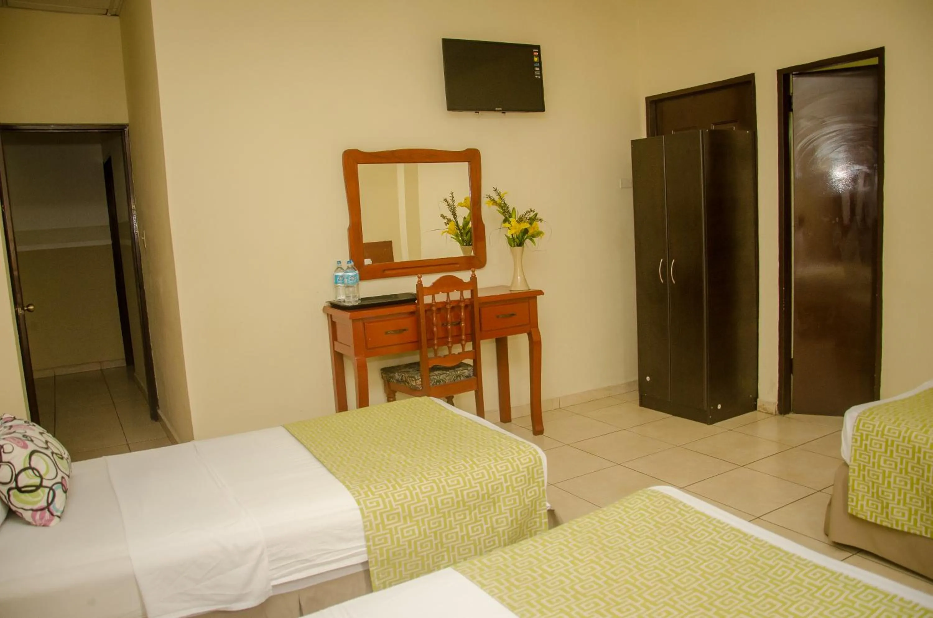 TV and multimedia, Bed in Hotel Residencial Cervantes
