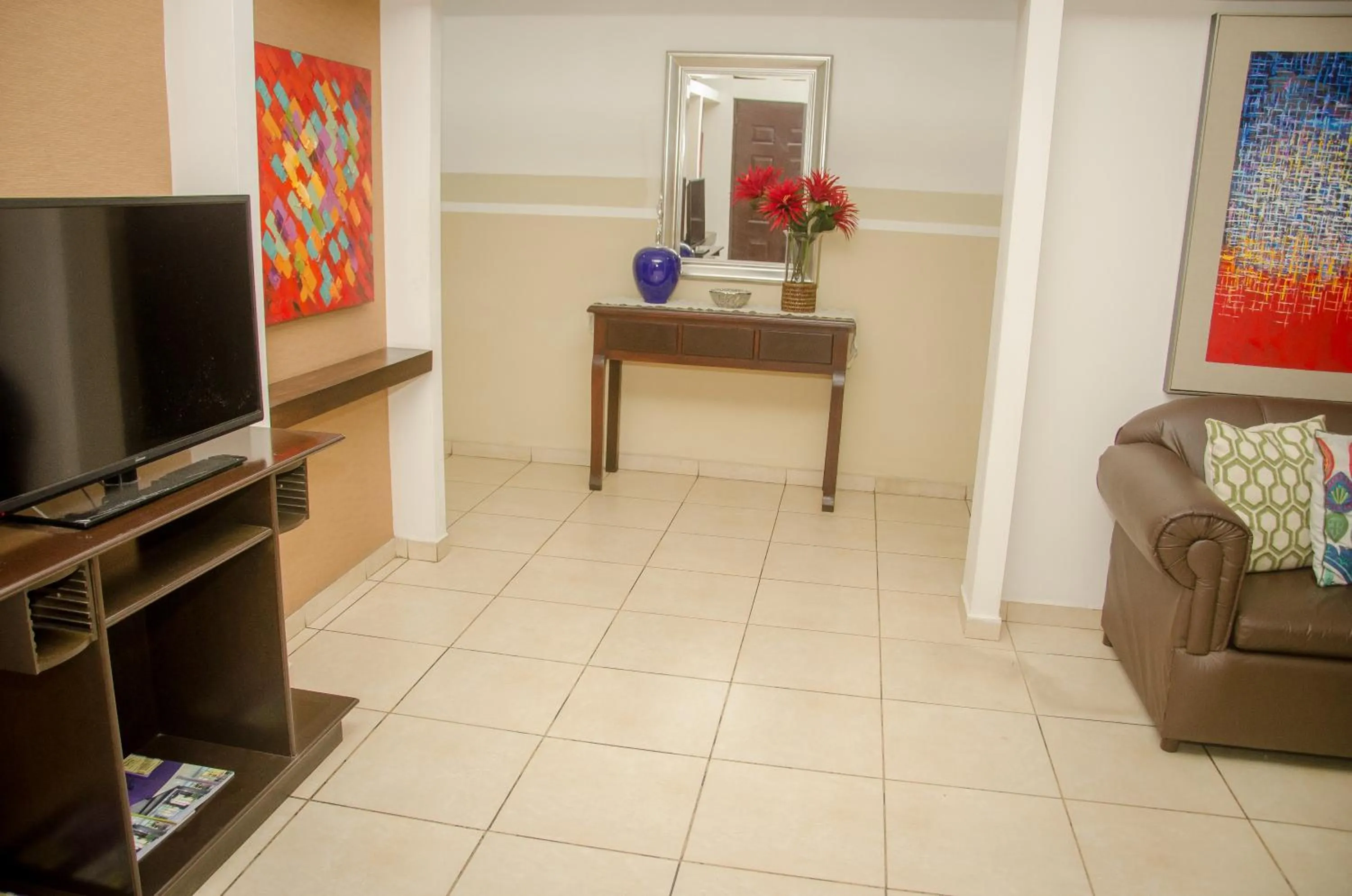 Communal lounge/ TV room in Hotel Residencial Cervantes