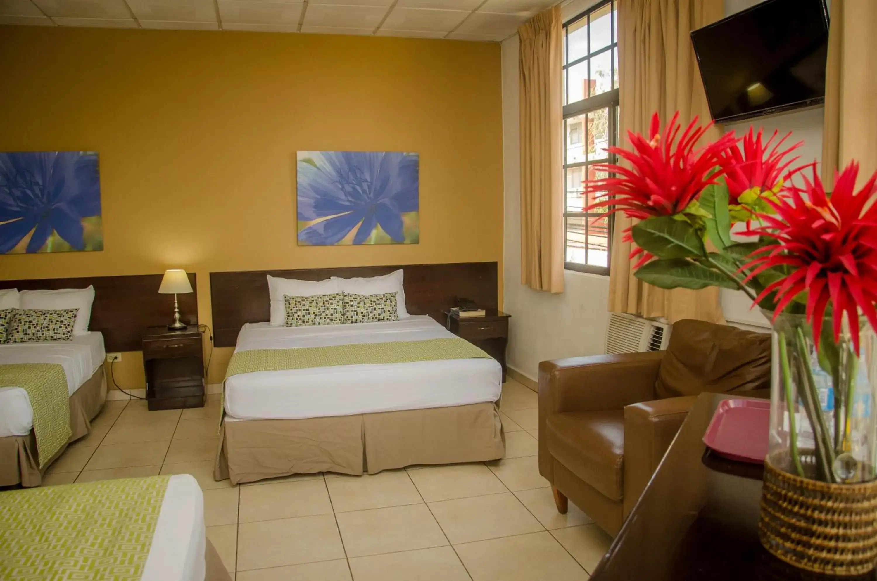 Quadruple Room in Hotel Residencial Cervantes Quadruple Room in Hotel Residencial Cervantes