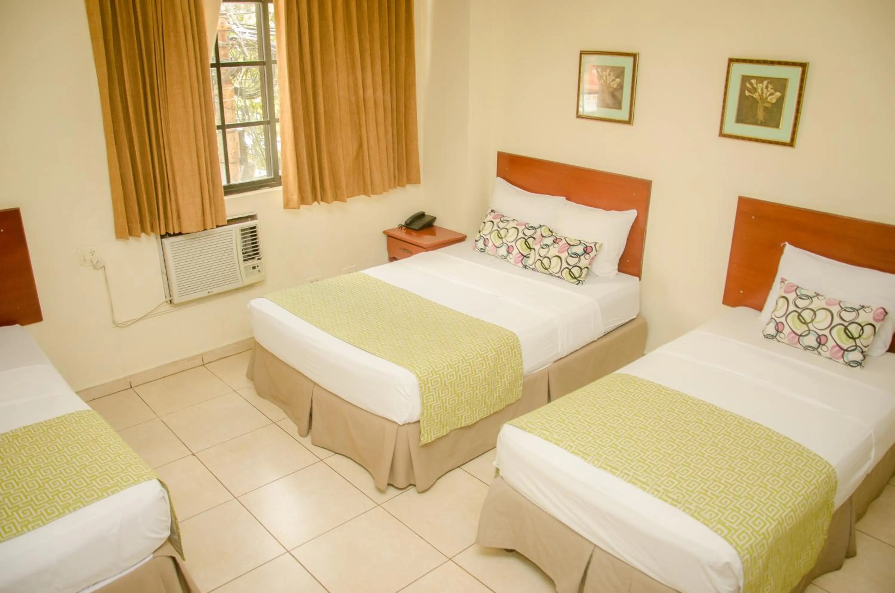 Photo of the whole room, Bed in Hotel Residencial Cervantes