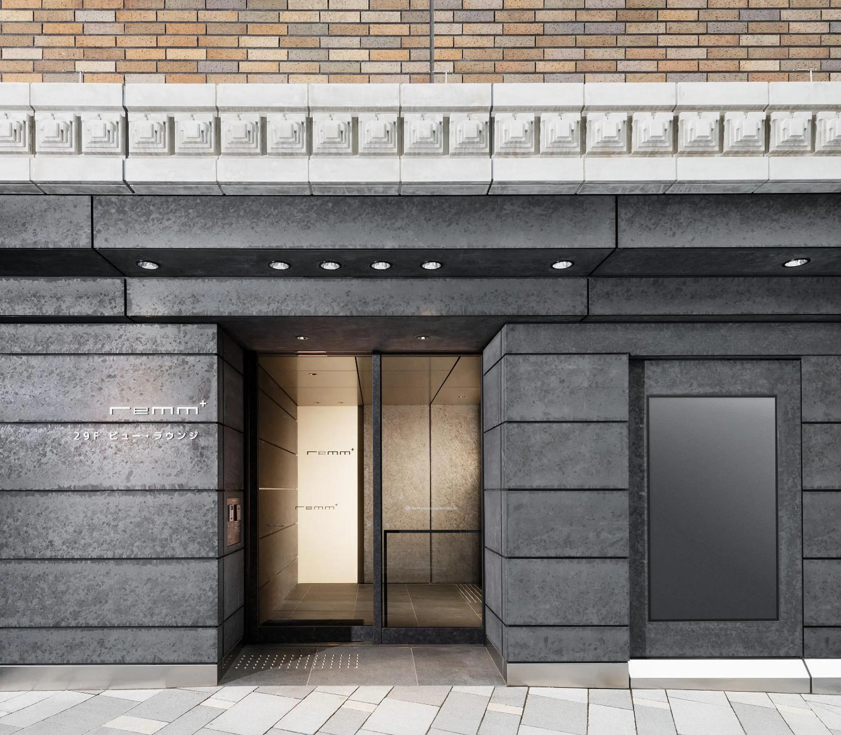 Facade/entrance in remm plus Kobe Sannomiya