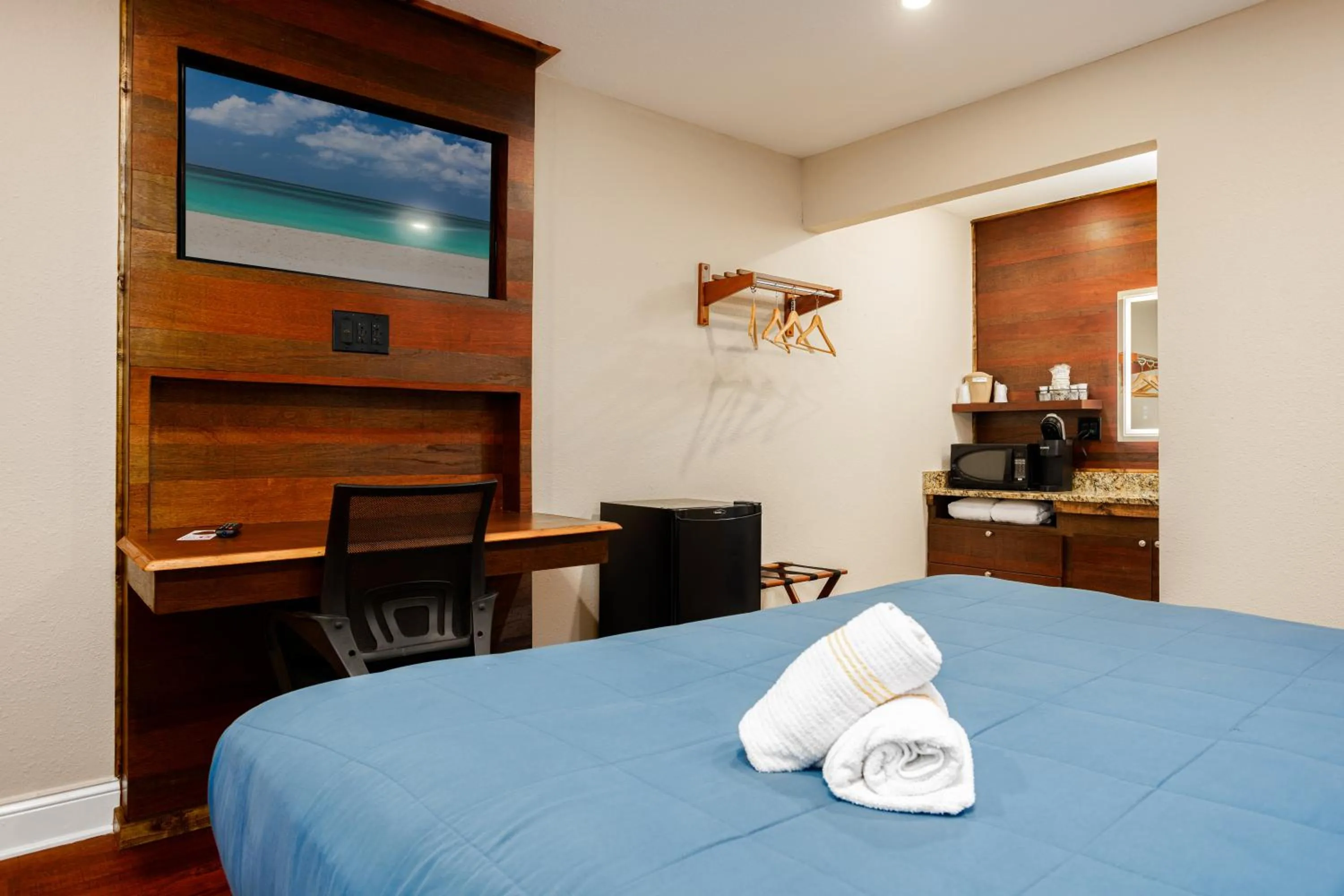 Kitchen or kitchenette, Bed in Quality Inn St Augustine Historic District Area