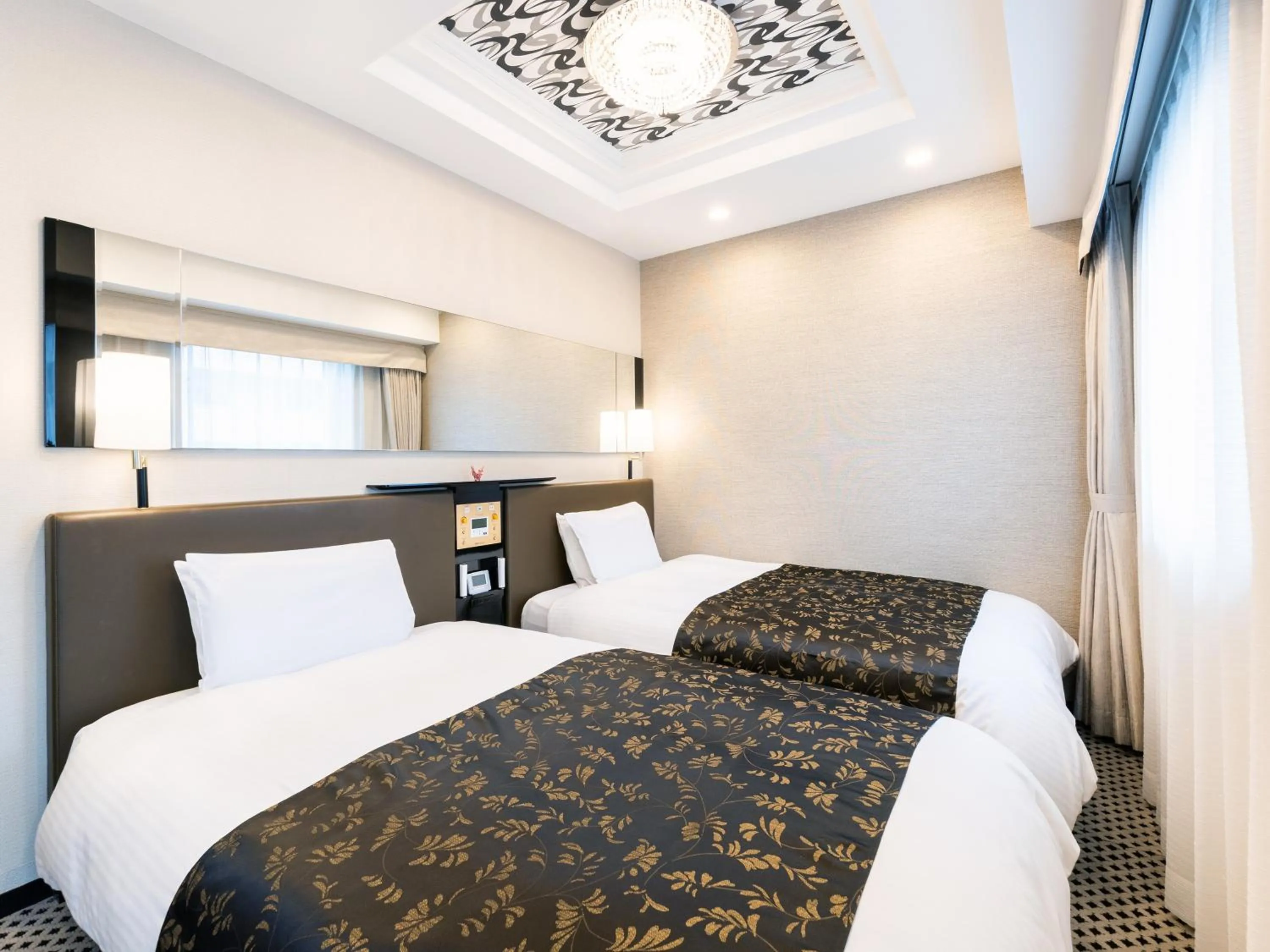 Photo of the whole room, Bed in APA Hotel Shin Osaka Minamikata Ekimae