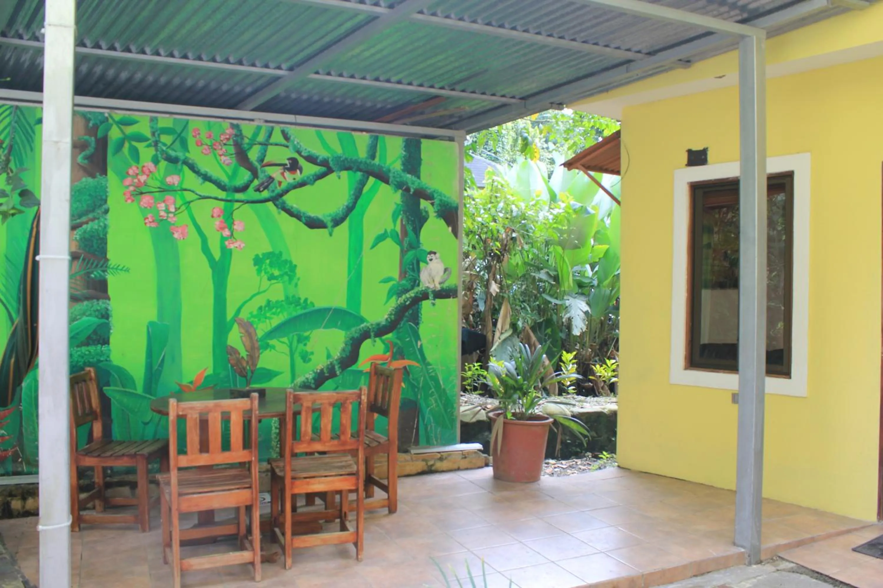 Patio in La Posada Jungle Hotel