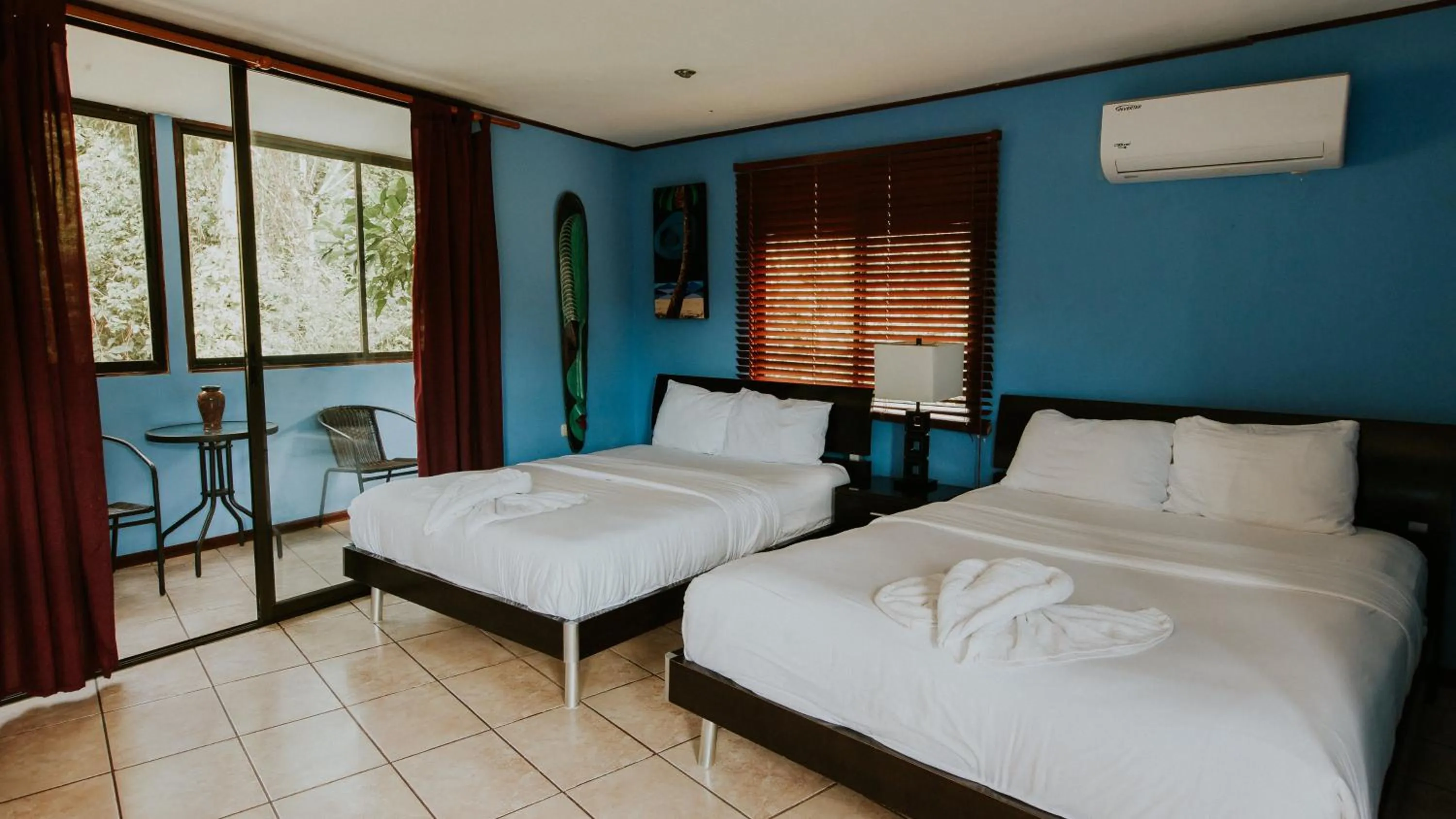 Photo of the whole room, Bed in La Posada Jungle Hotel