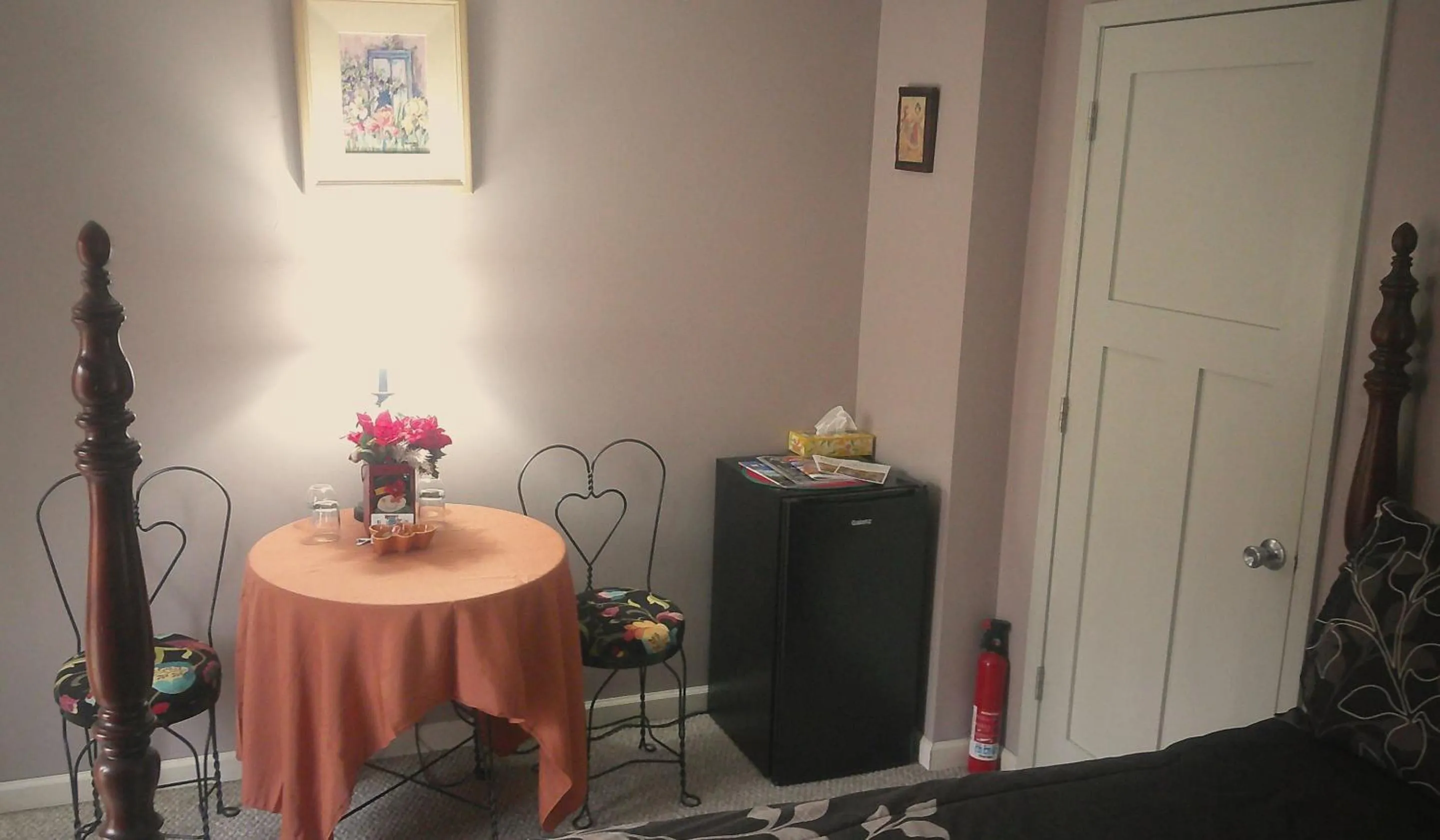 Bedroom in Lil Black Bear Inn