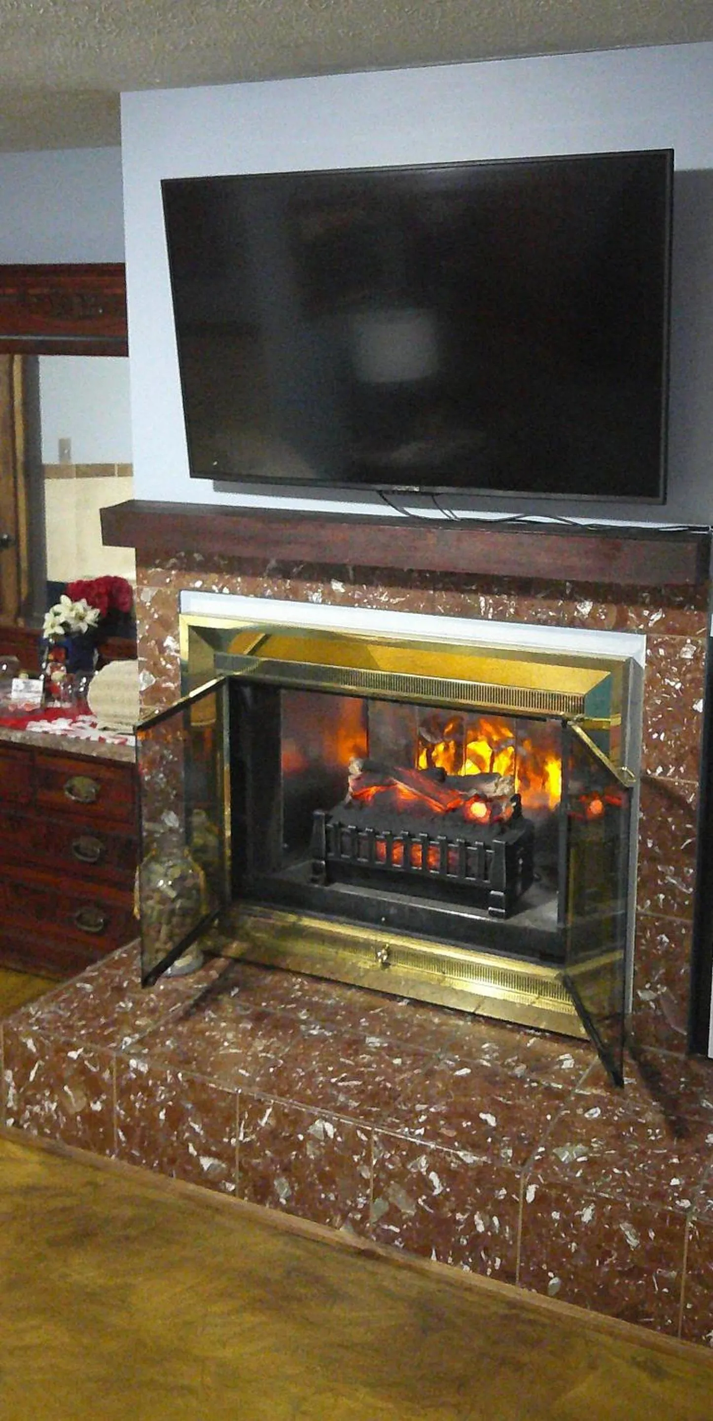 Bedroom in Lil Black Bear Inn