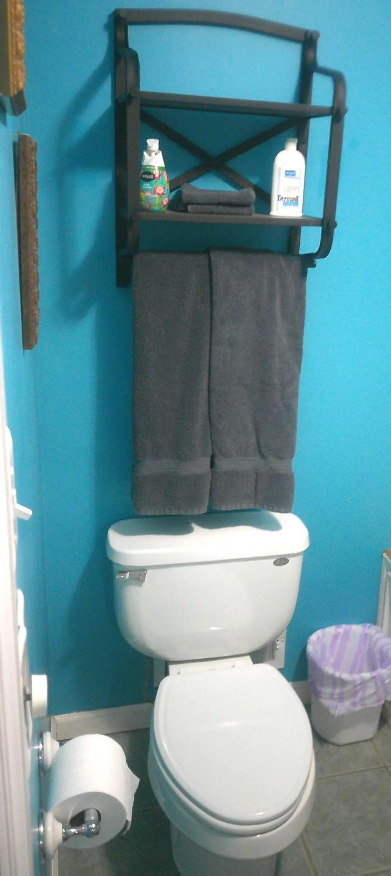 Bathroom in Lil Black Bear Inn