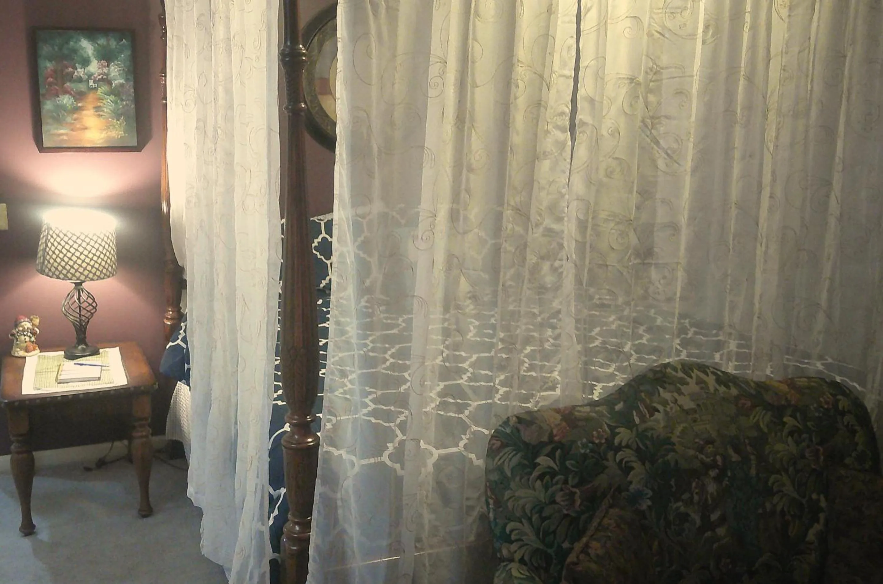 Bedroom in Lil Black Bear Inn