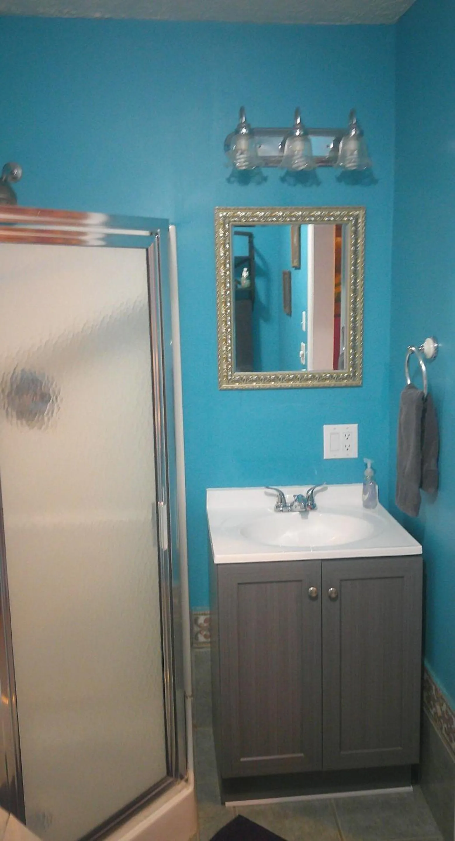 Bathroom in Lil Black Bear Inn