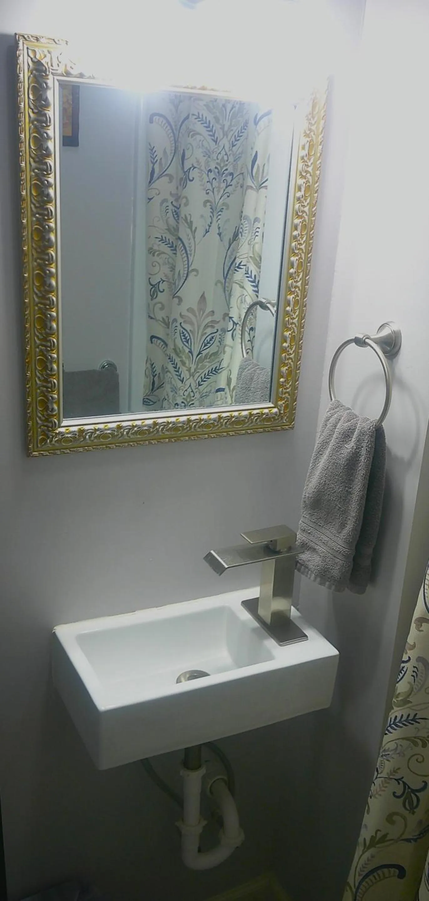 Bathroom in Lil Black Bear Inn