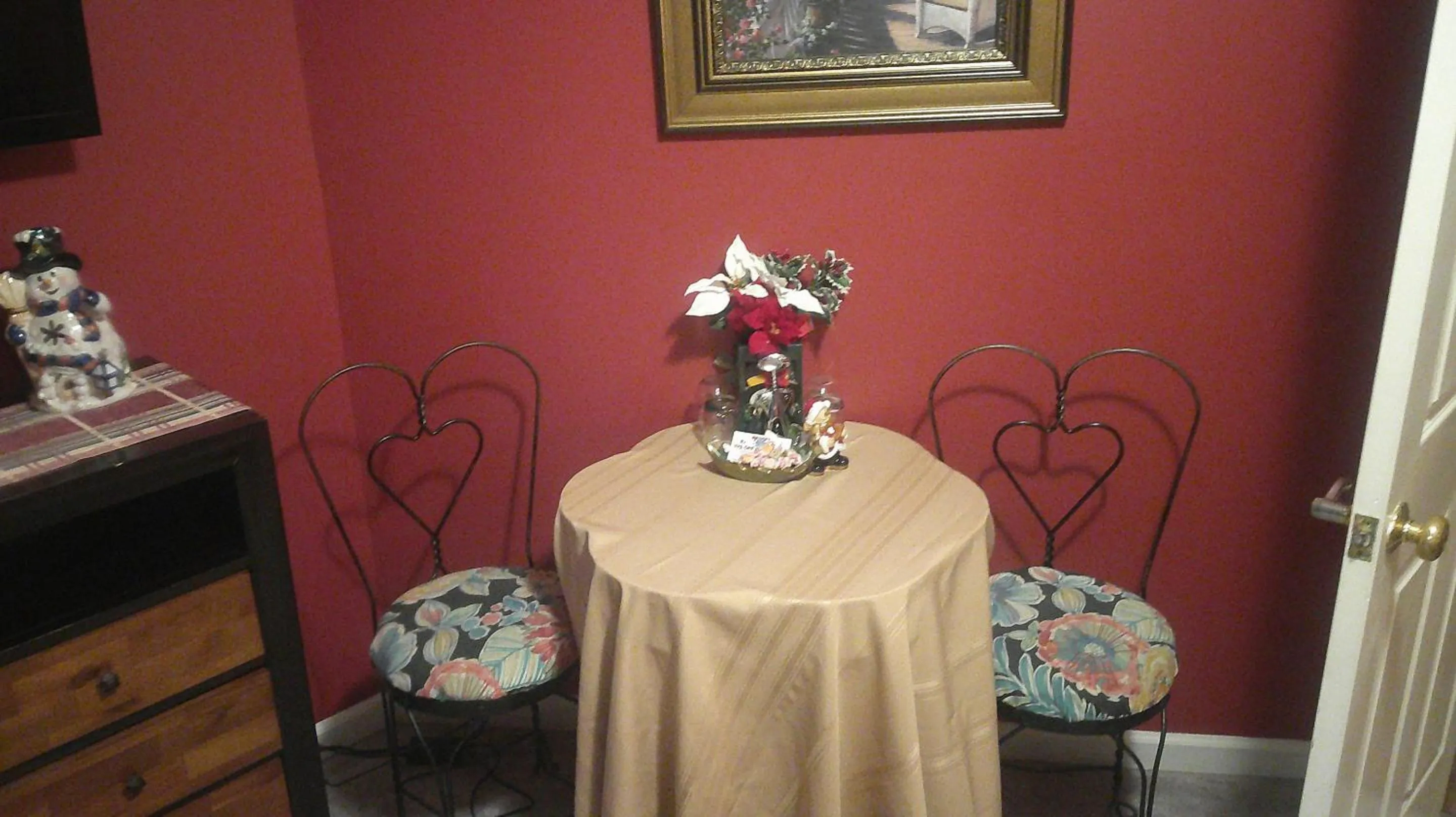 Bedroom in Lil Black Bear Inn