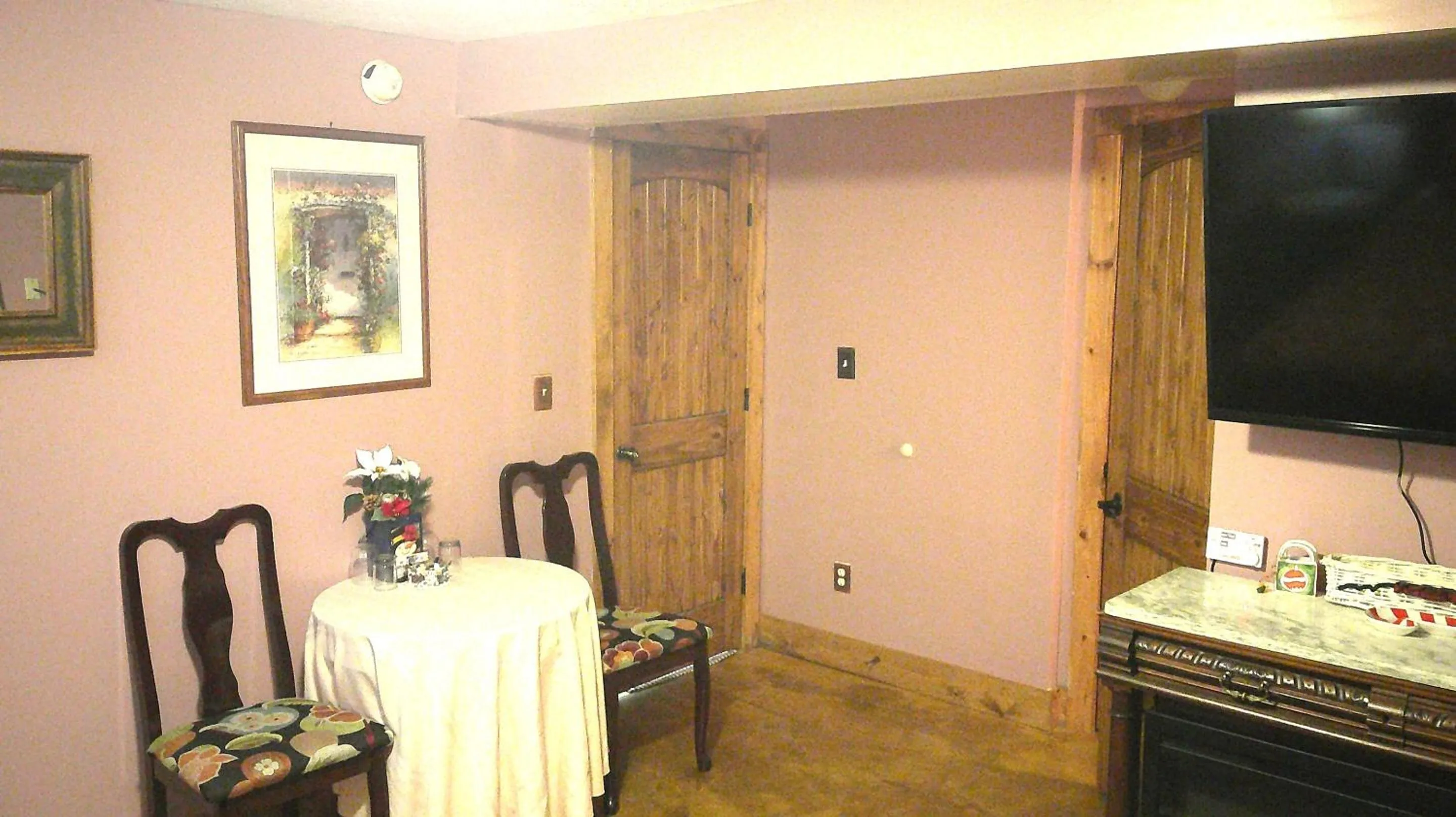 Bedroom in Lil Black Bear Inn