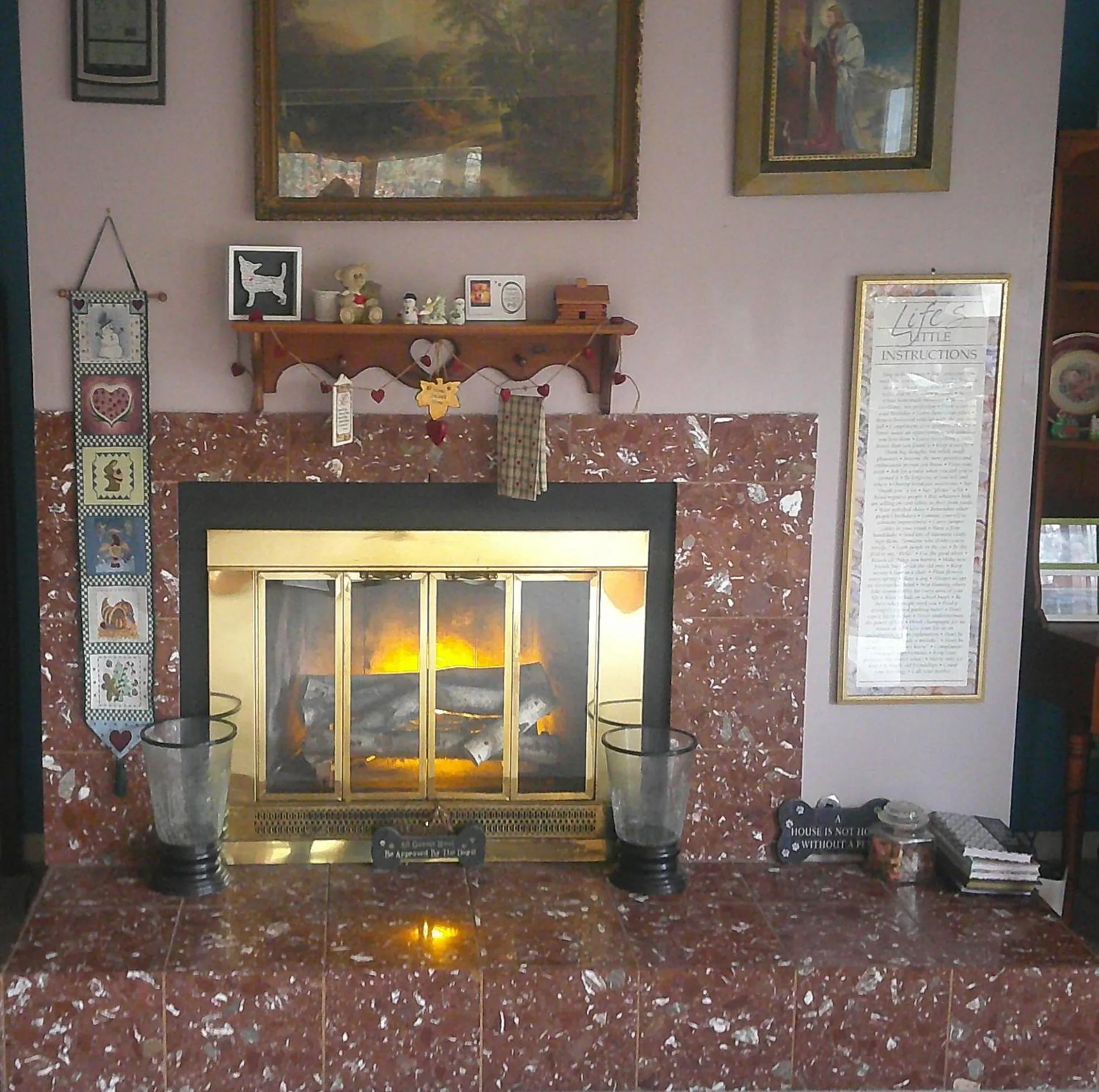 Dining area in Lil Black Bear Inn