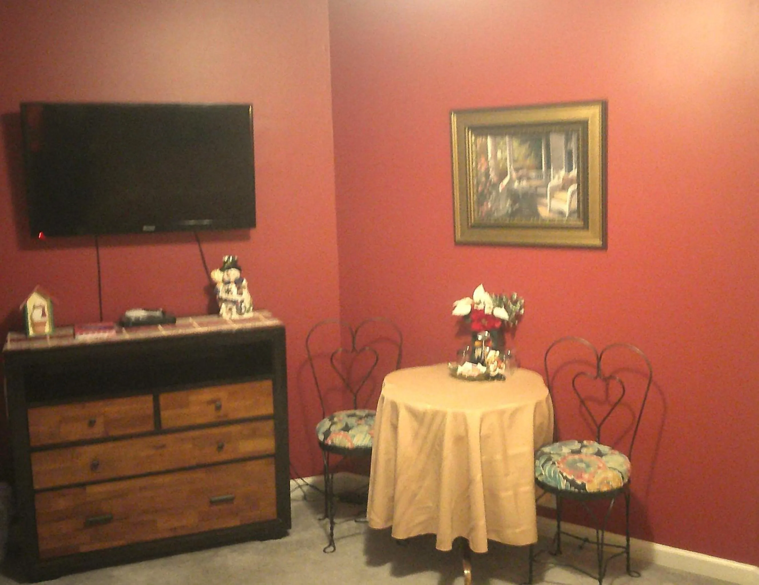 Bedroom in Lil Black Bear Inn