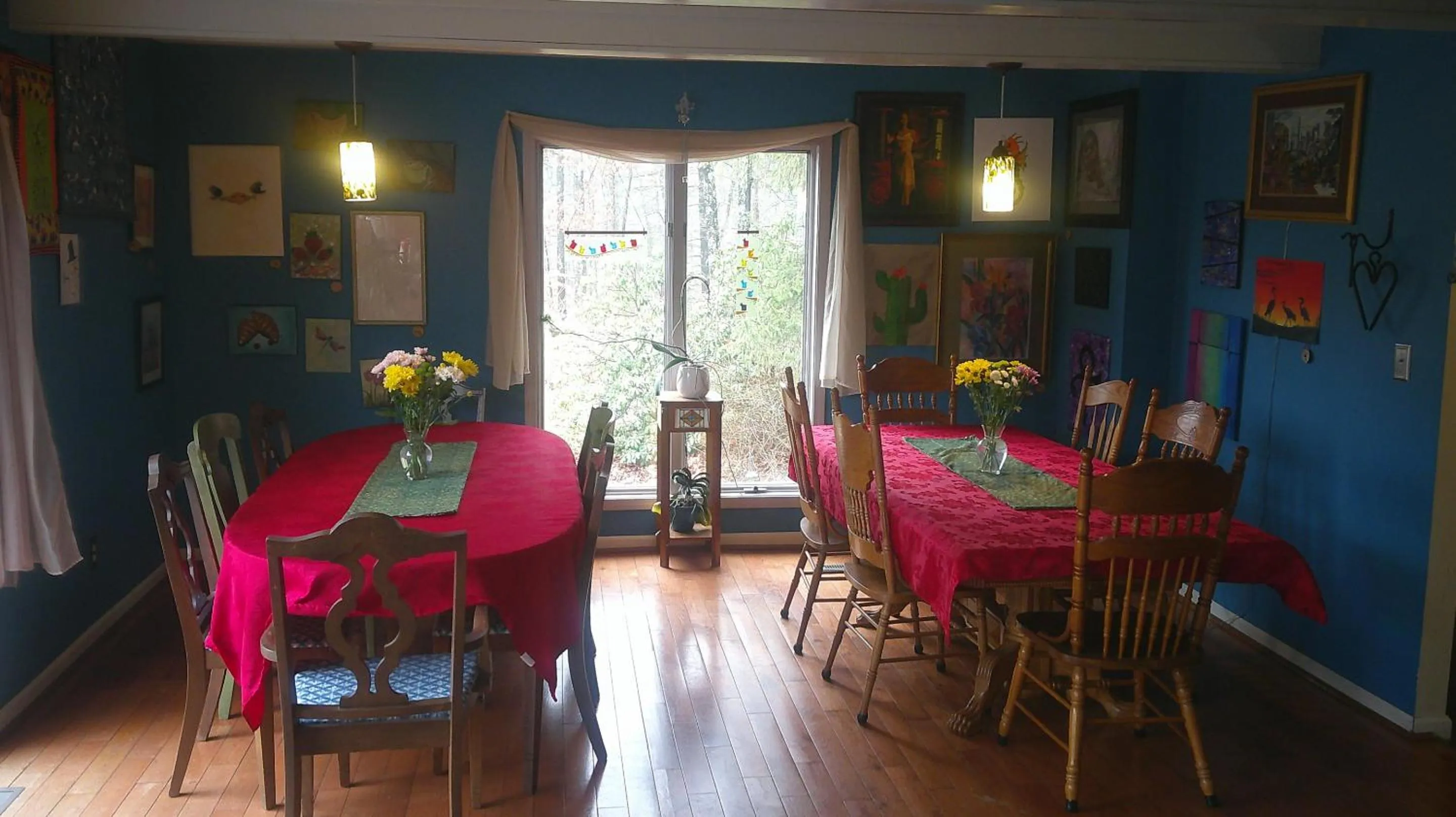 Dining area in Lil Black Bear Inn