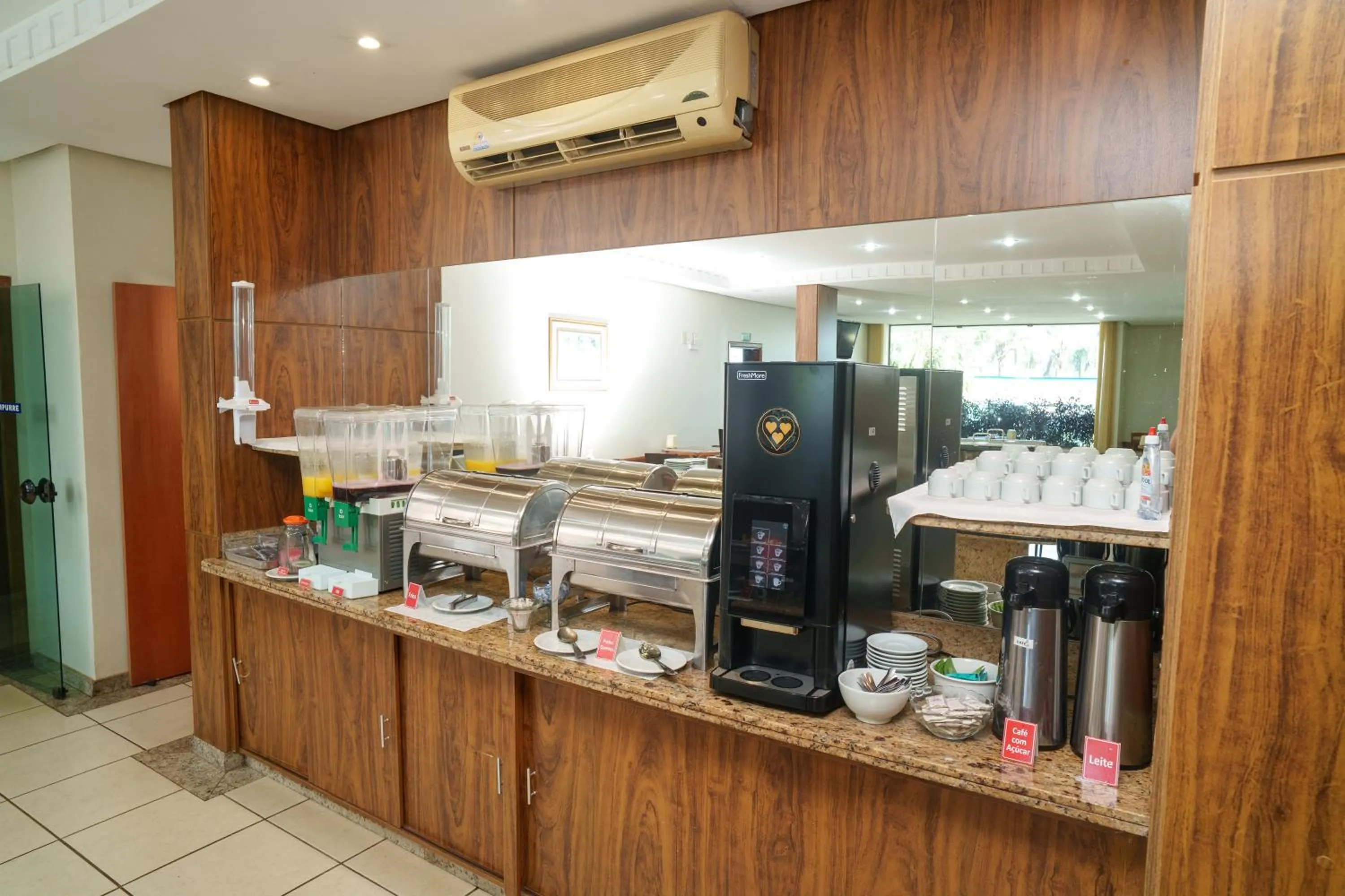 Food and drinks in Sara Palace Hotel