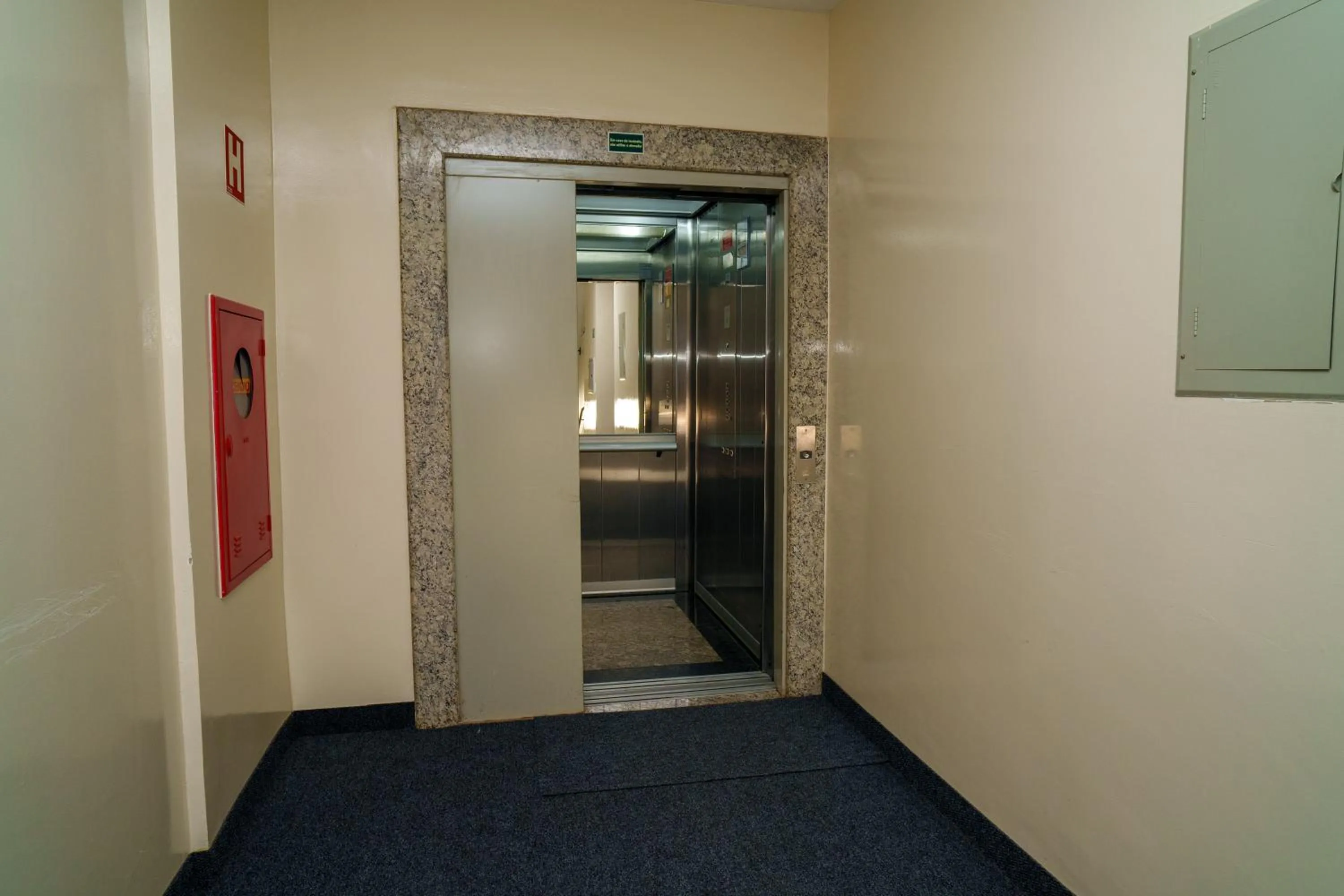 elevator in Sara Palace Hotel