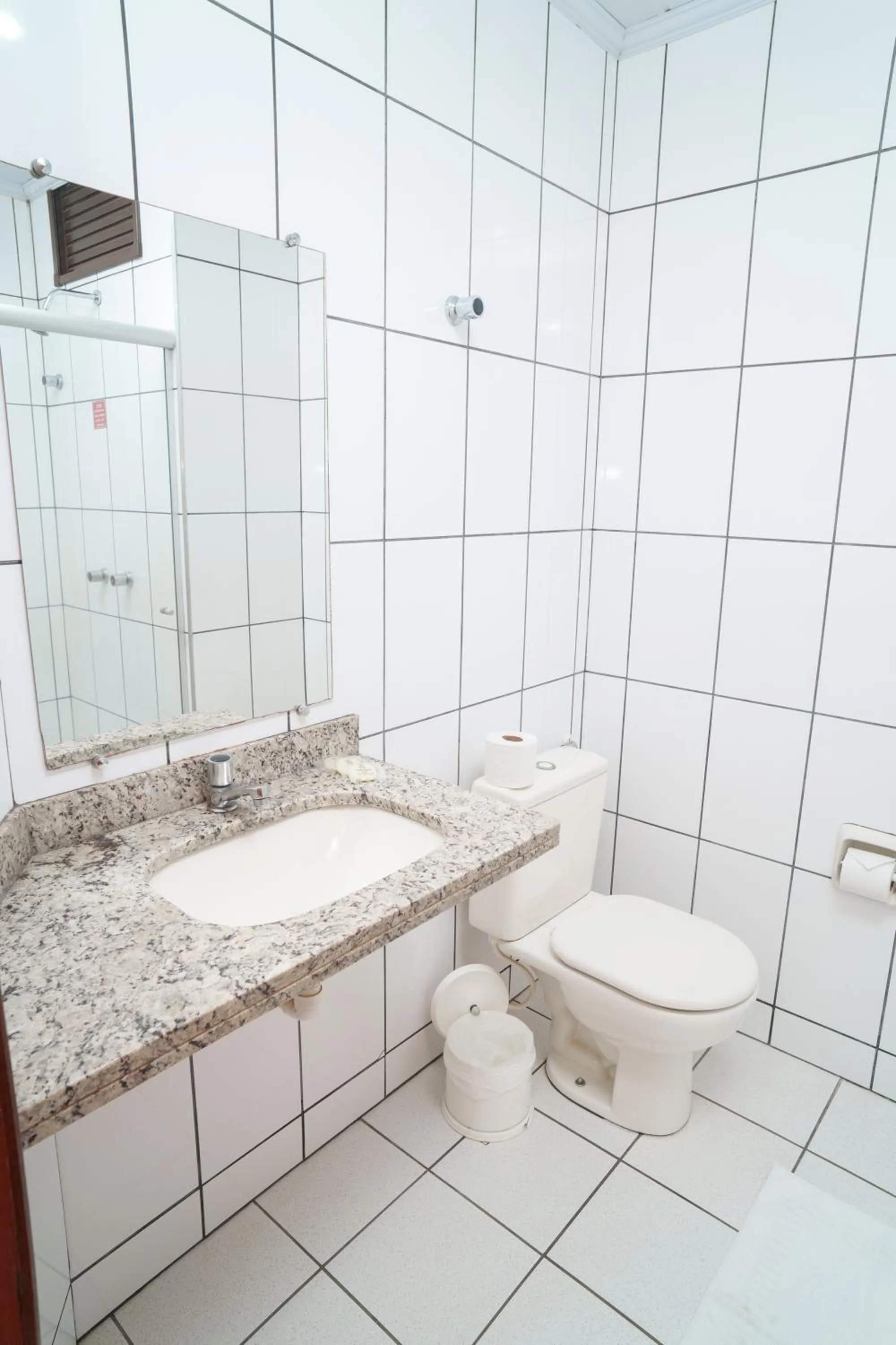 Shower in Sara Palace Hotel