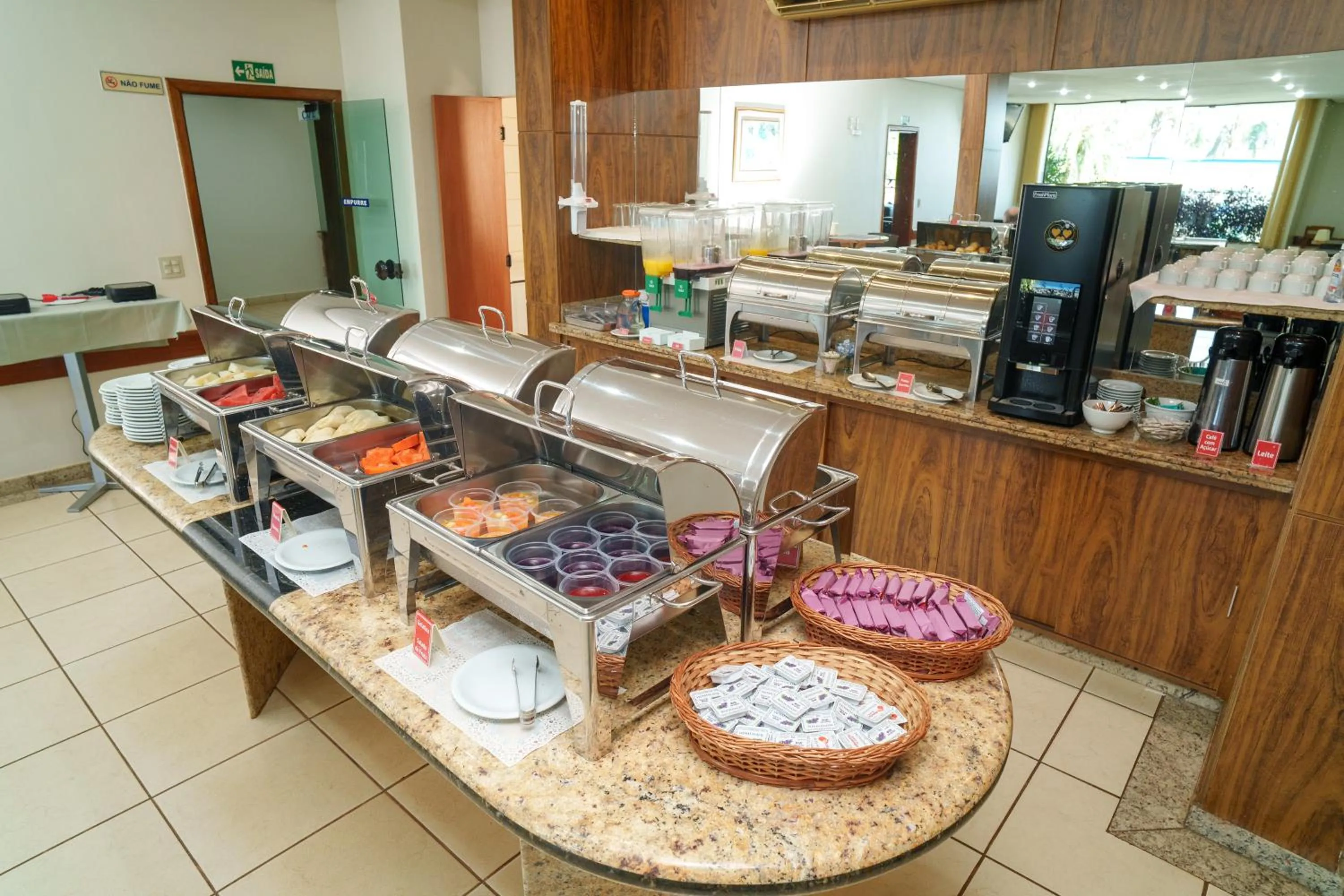 Food and drinks in Sara Palace Hotel