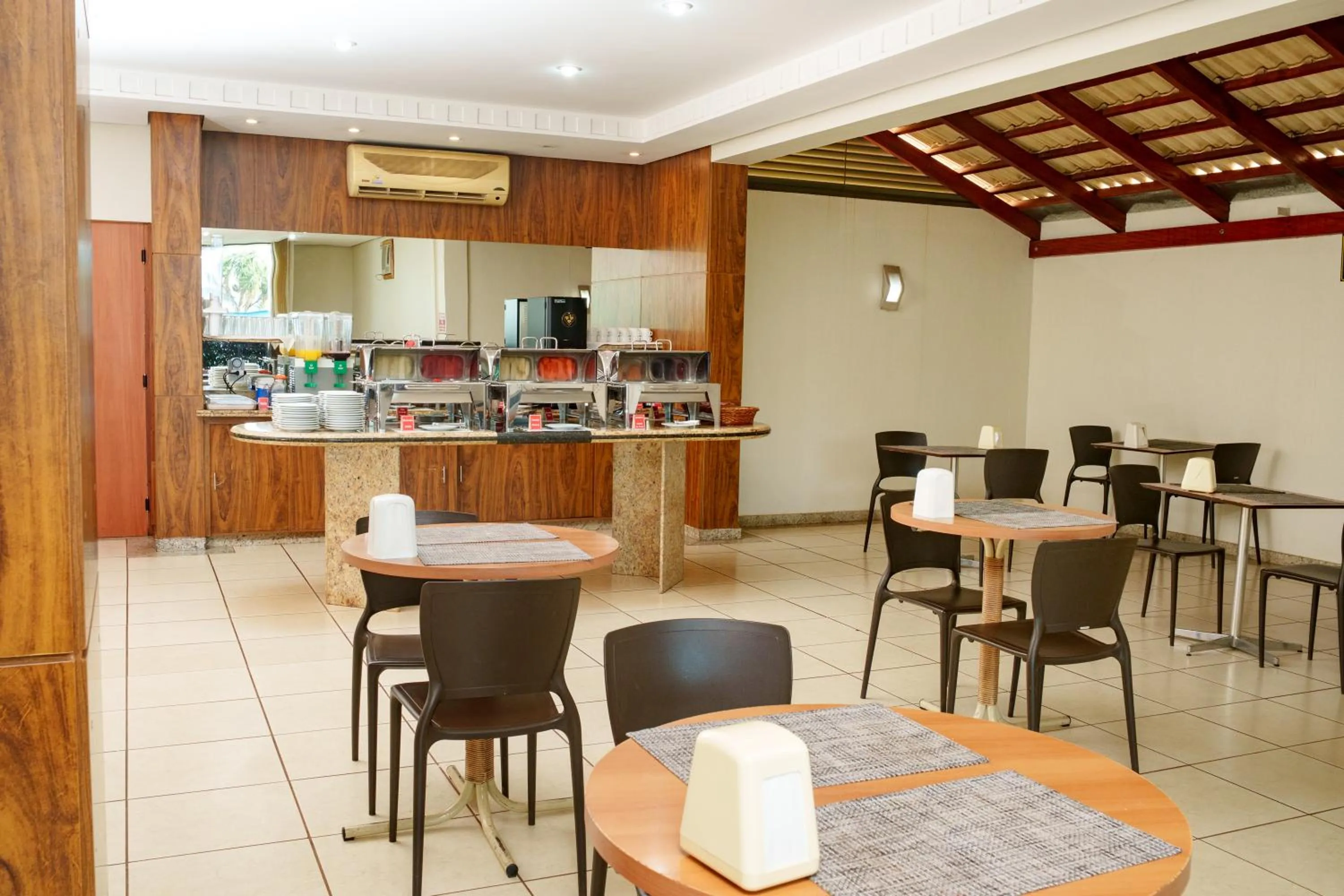 Food and drinks in Sara Palace Hotel