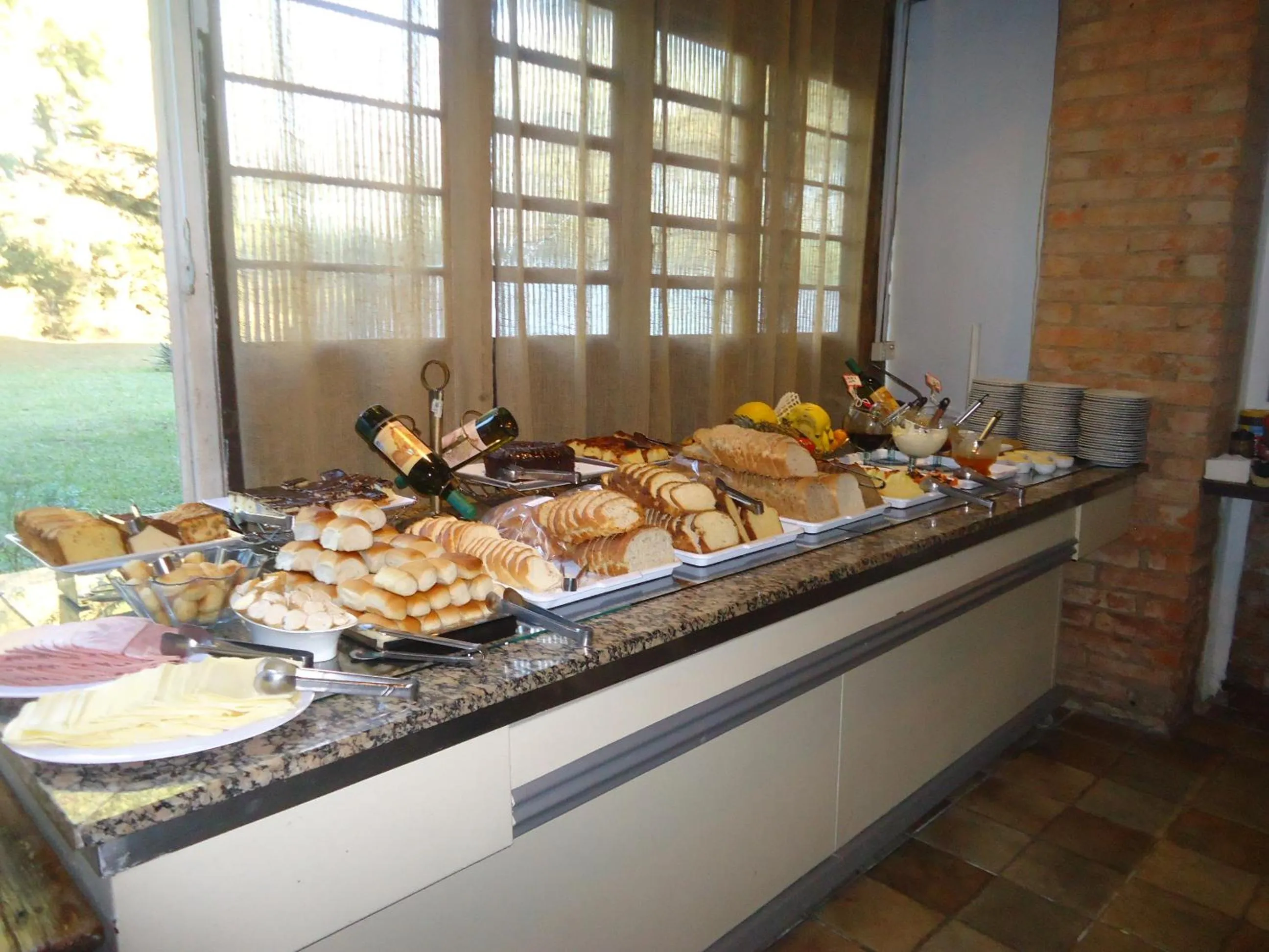 Buffet breakfast in Pousada São Chico Eco Village