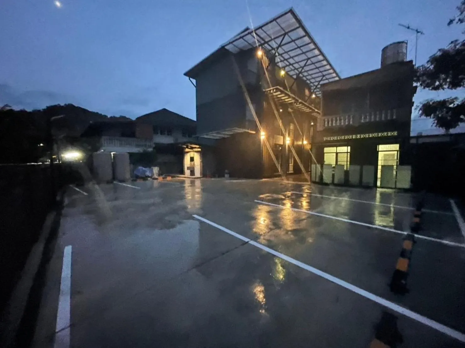 Parking in Loft Space Hotel