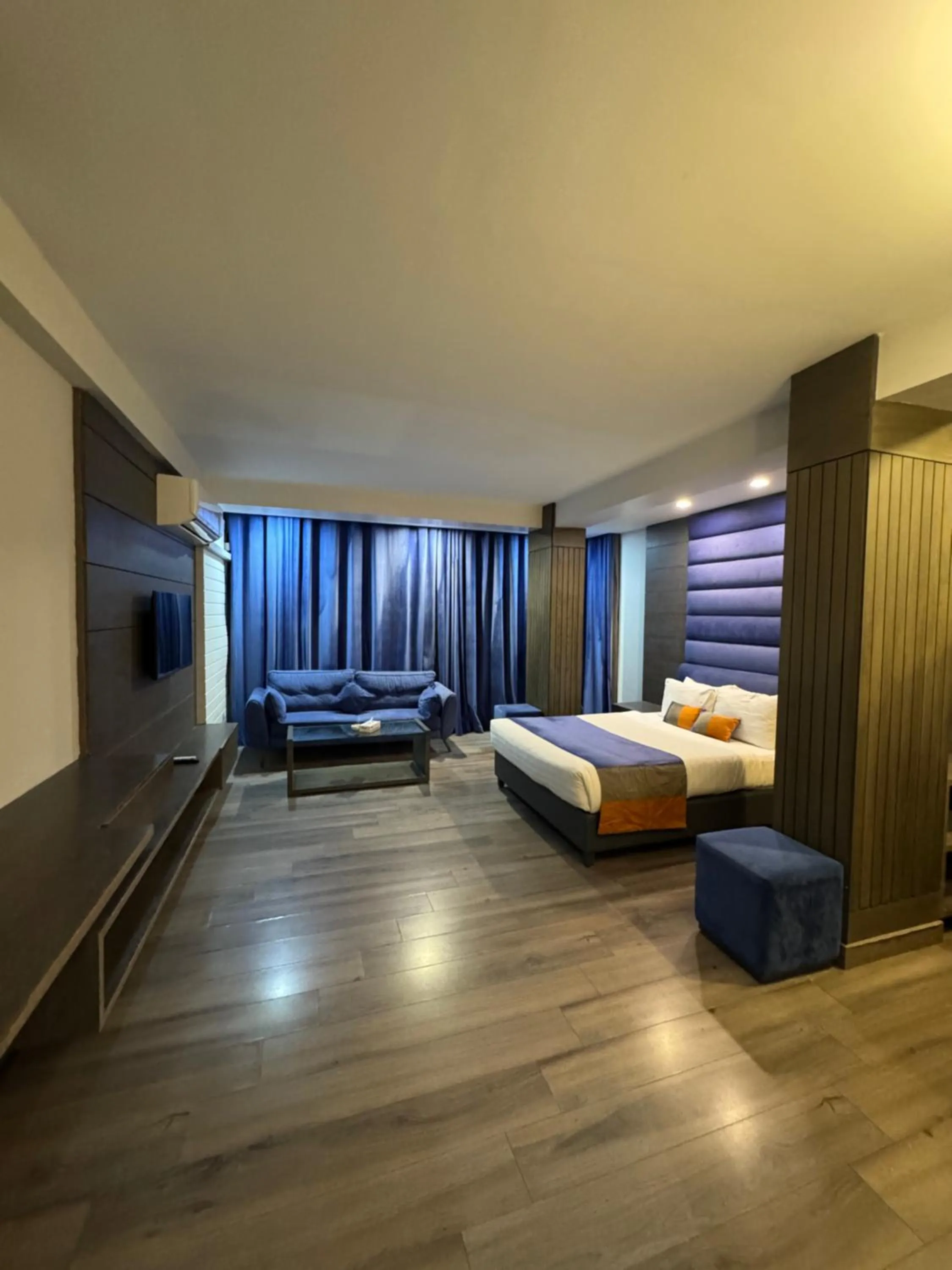 TV and multimedia, Bed in Hotel de Papae