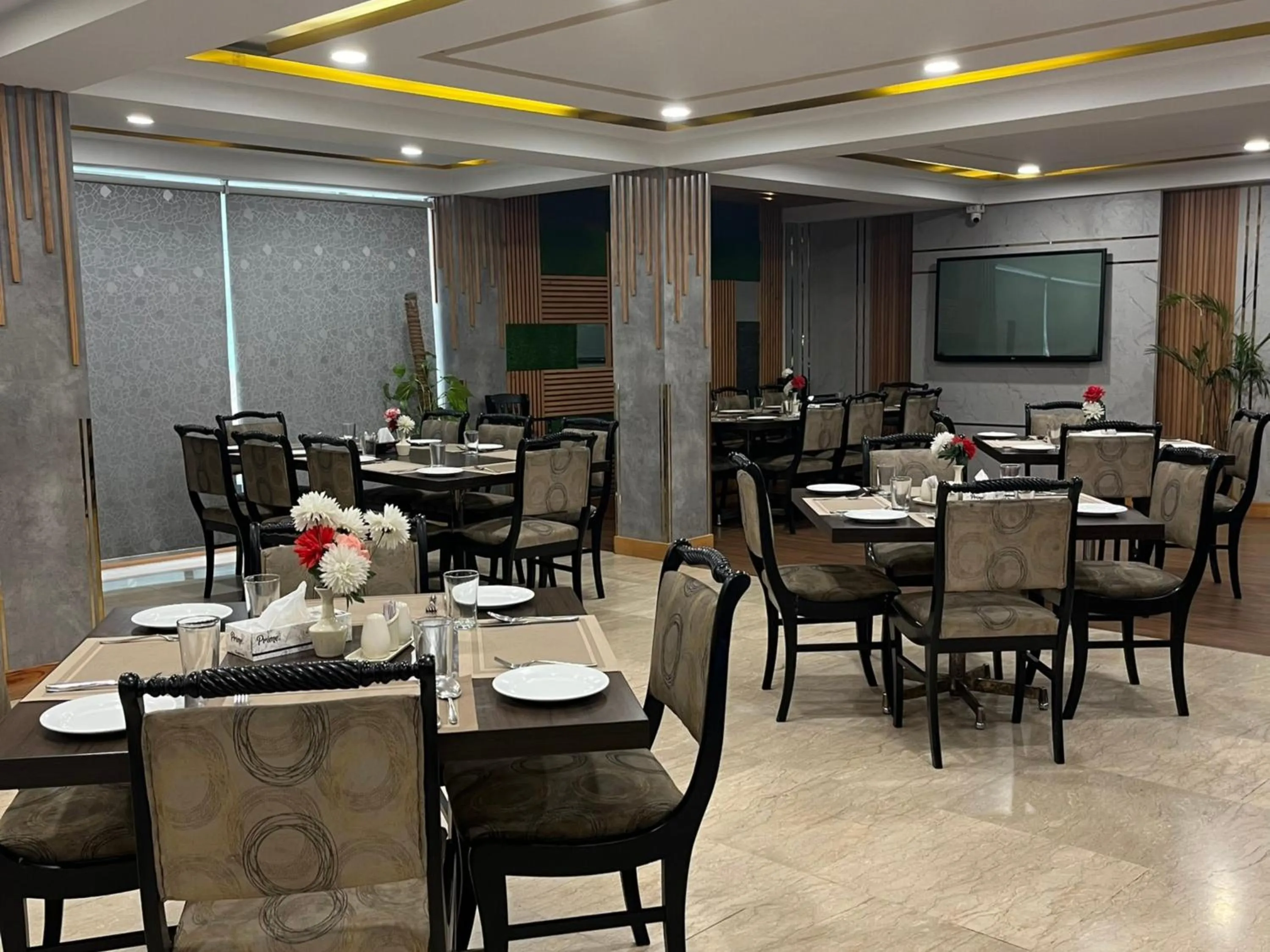 Restaurant/places to eat in Hotel de Papae