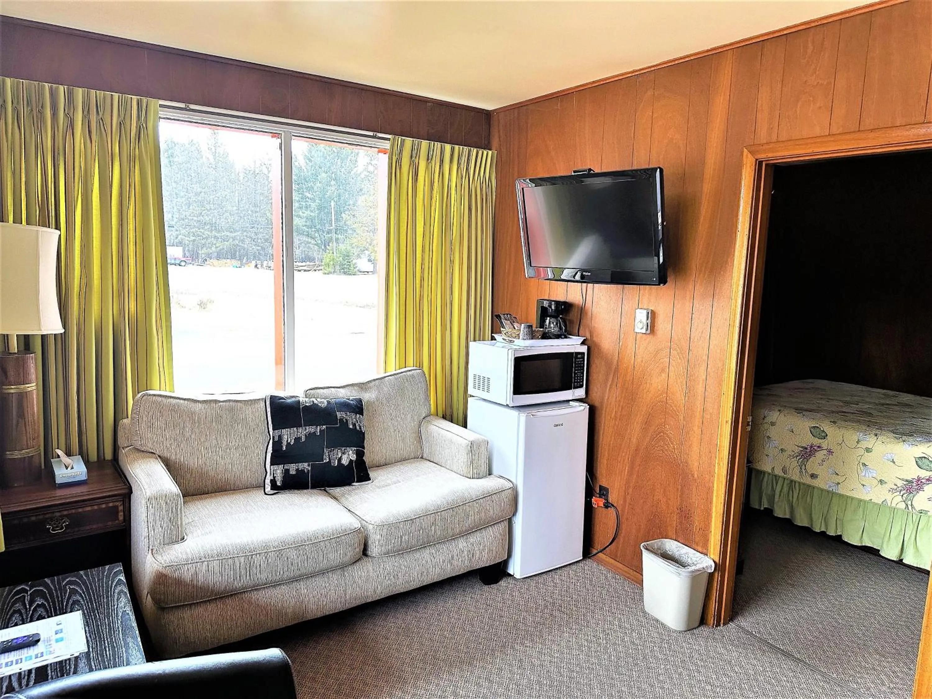 TV and multimedia in Red Top Motor Inn