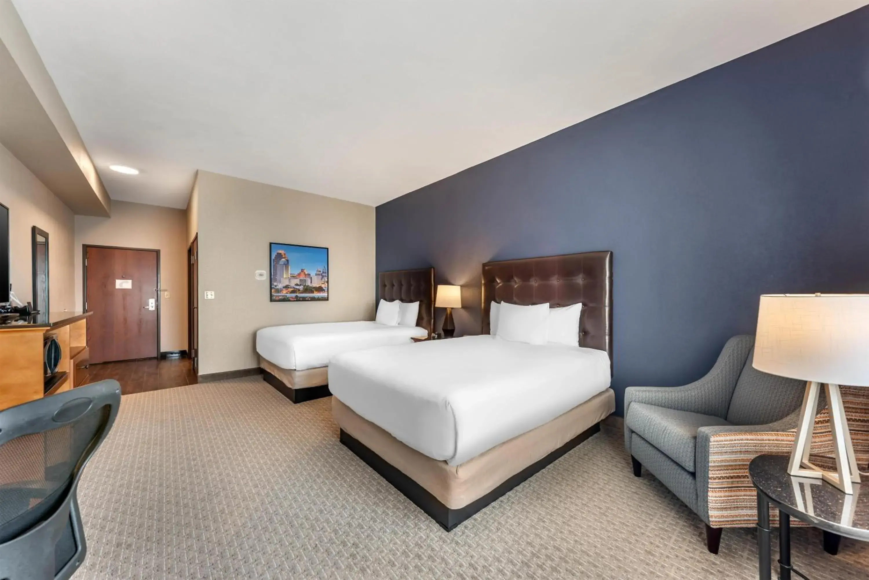 Deluxe Queen Room with Two Queen Beds – High Floor in Drury Plaza Hotel San Antonio North Stone Oak Deluxe Queen Room with Two Queen Beds – High Floor in Drury Plaza Hotel San Antonio North Stone Oak