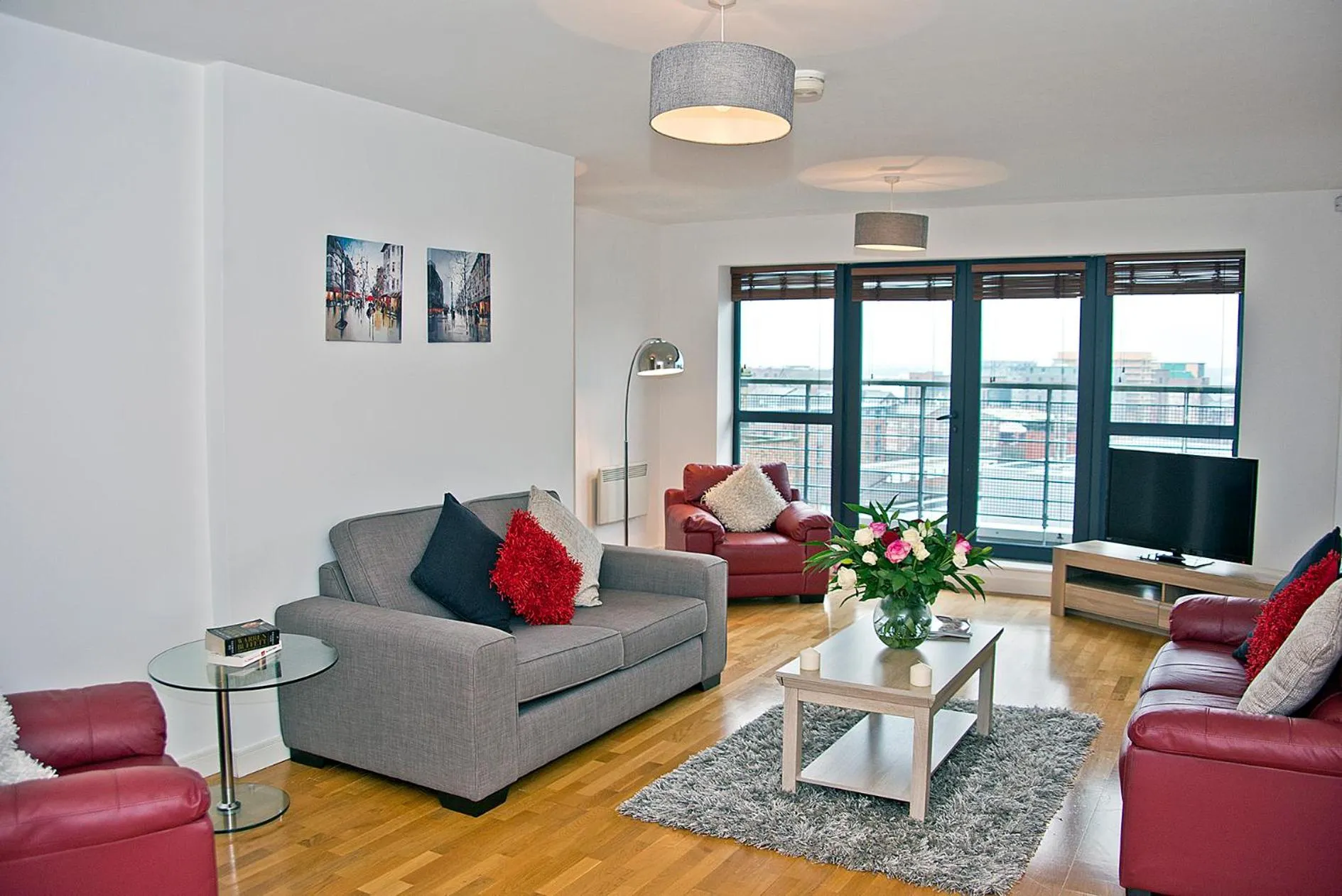 TV and multimedia in Base Serviced Apartments - Duke Street