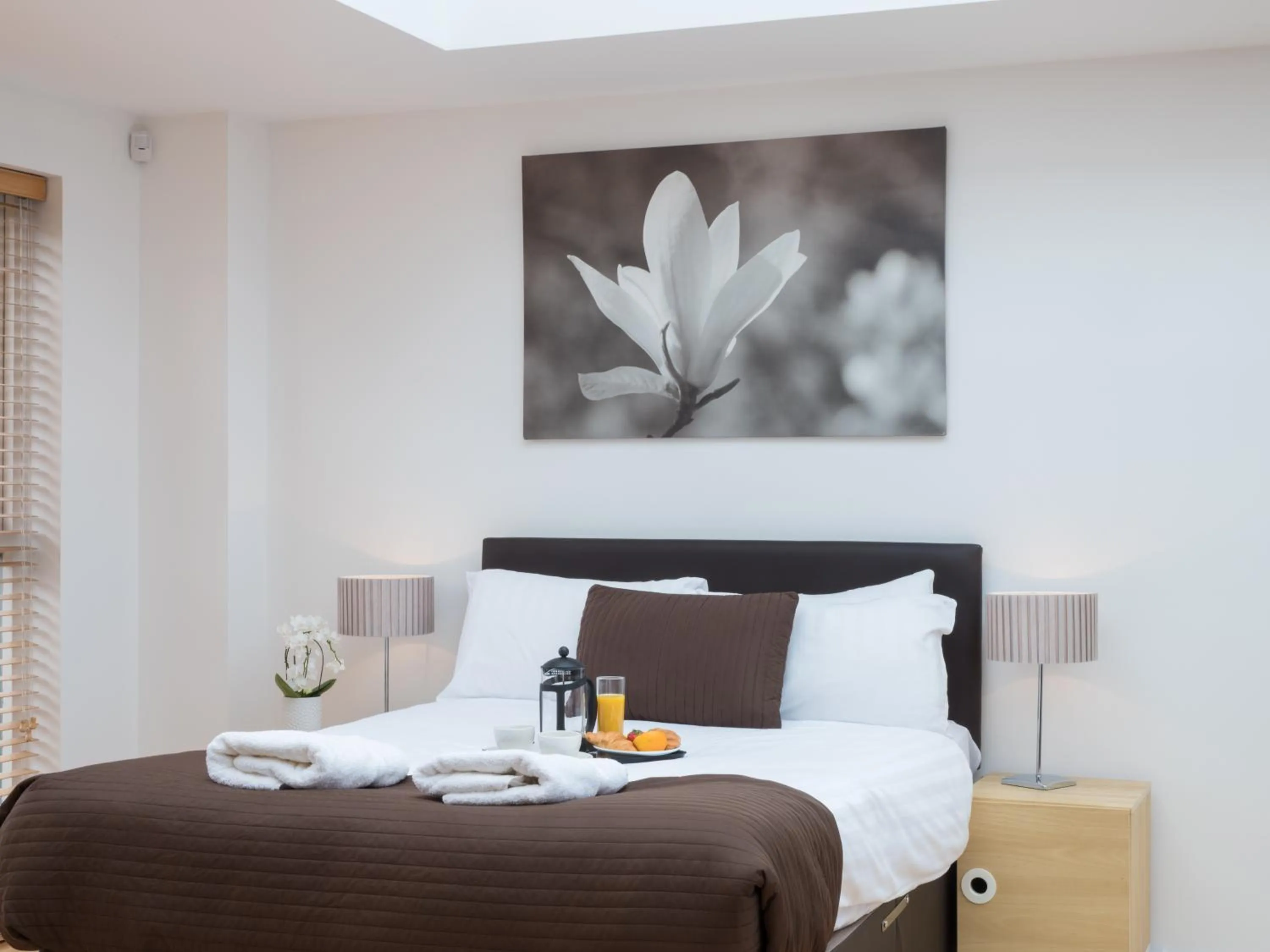 Bedroom, Bed in Base Serviced Apartments - Duke Street