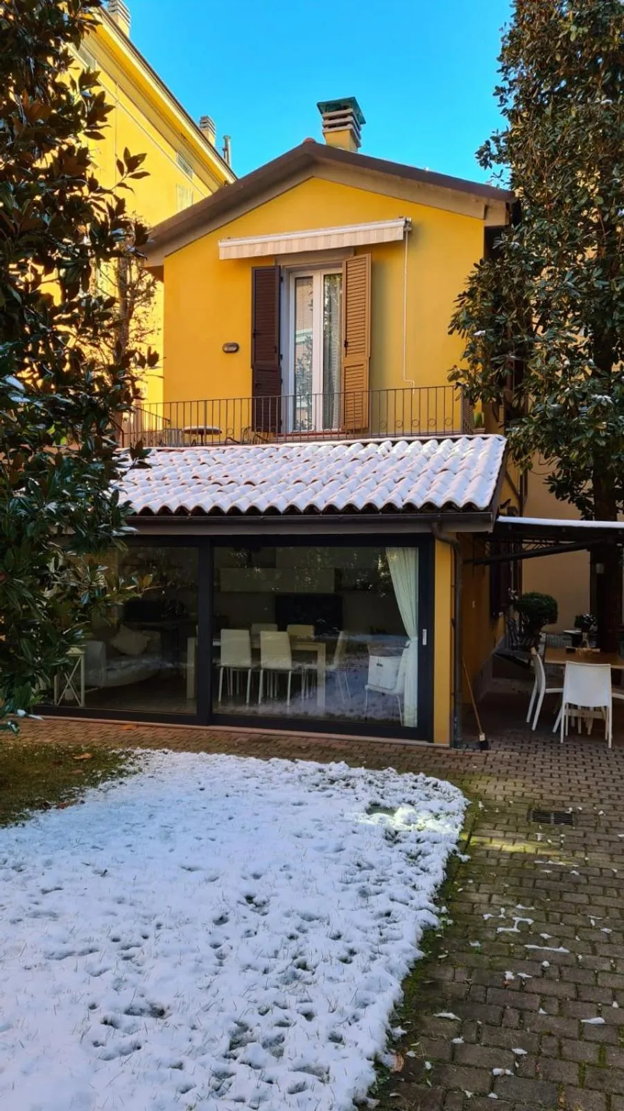 Property building in La Magnolia B&B