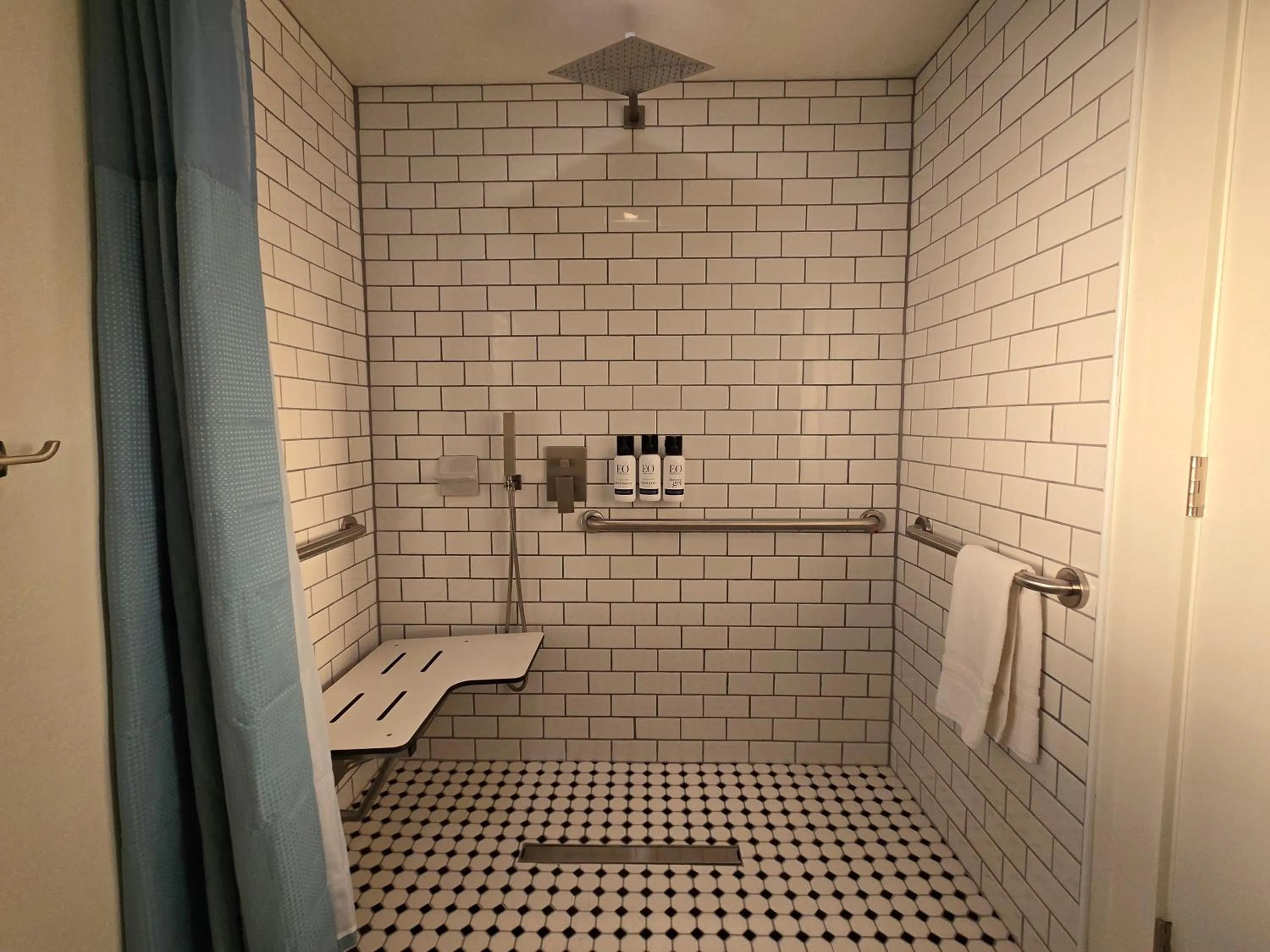 Shower in Inn at Schoolhouse Creek