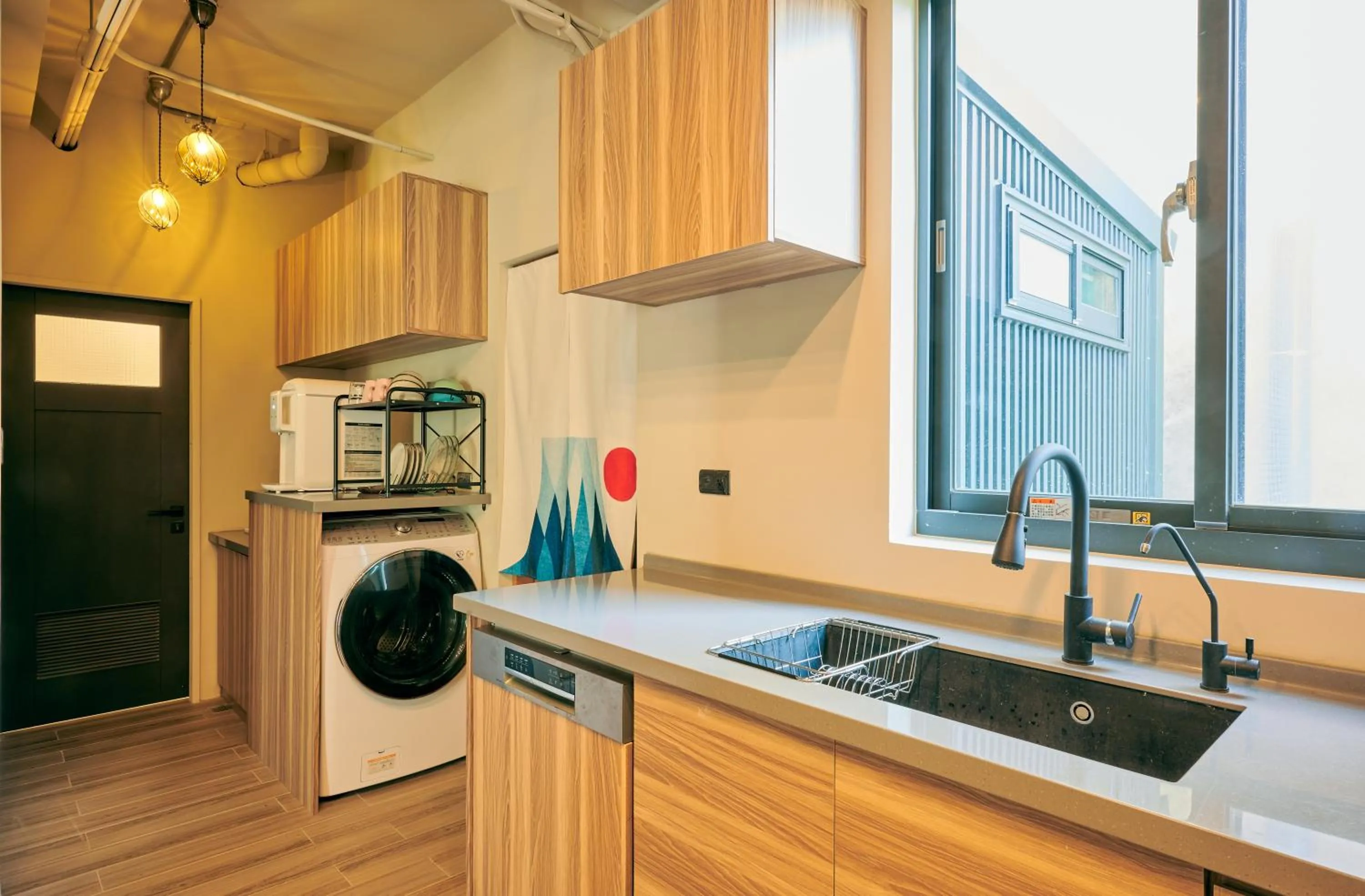 Area and facilities in Travel 345