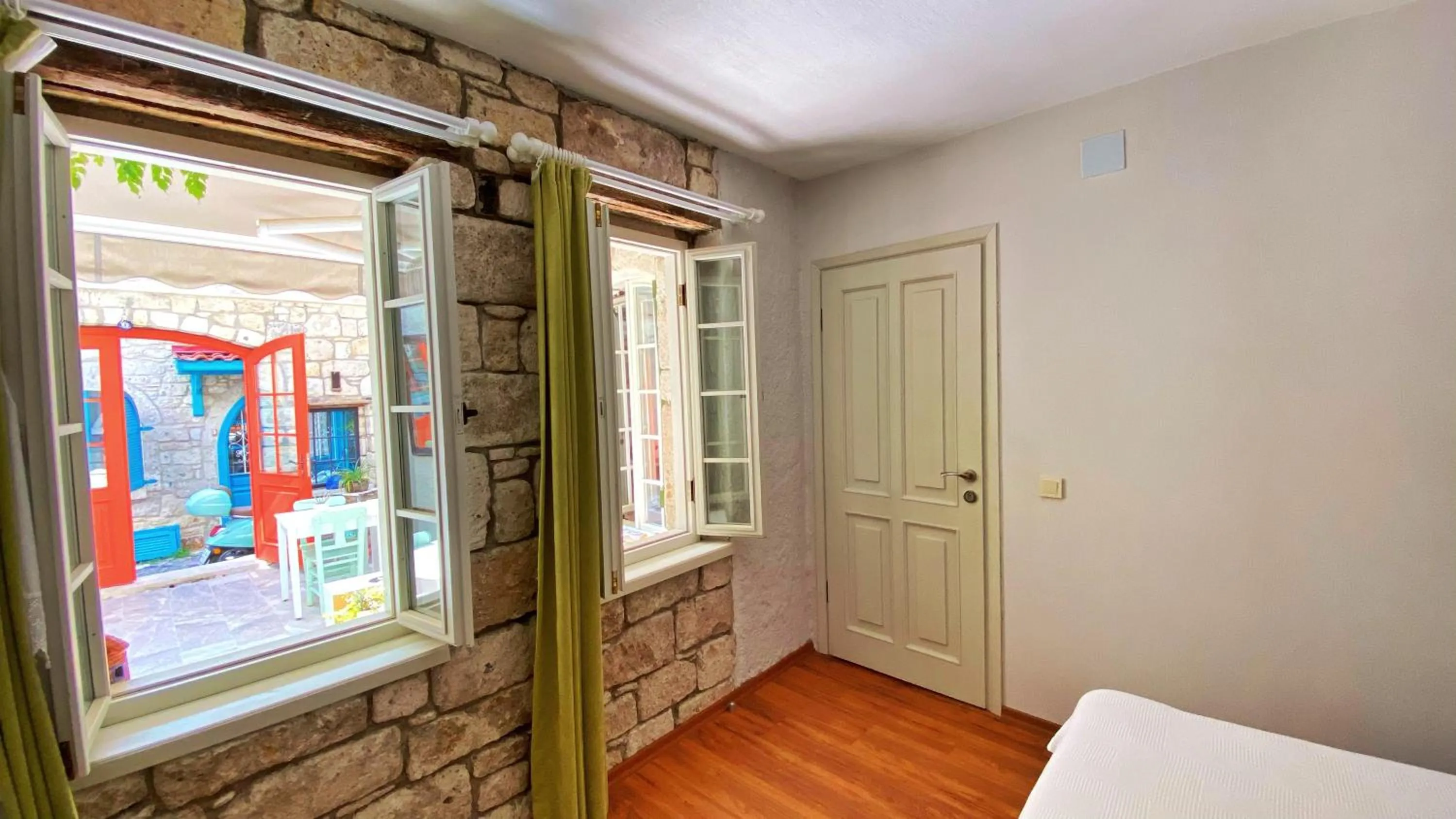 Photo of the whole room, Bed in Oberj d'Azur Alaçatı