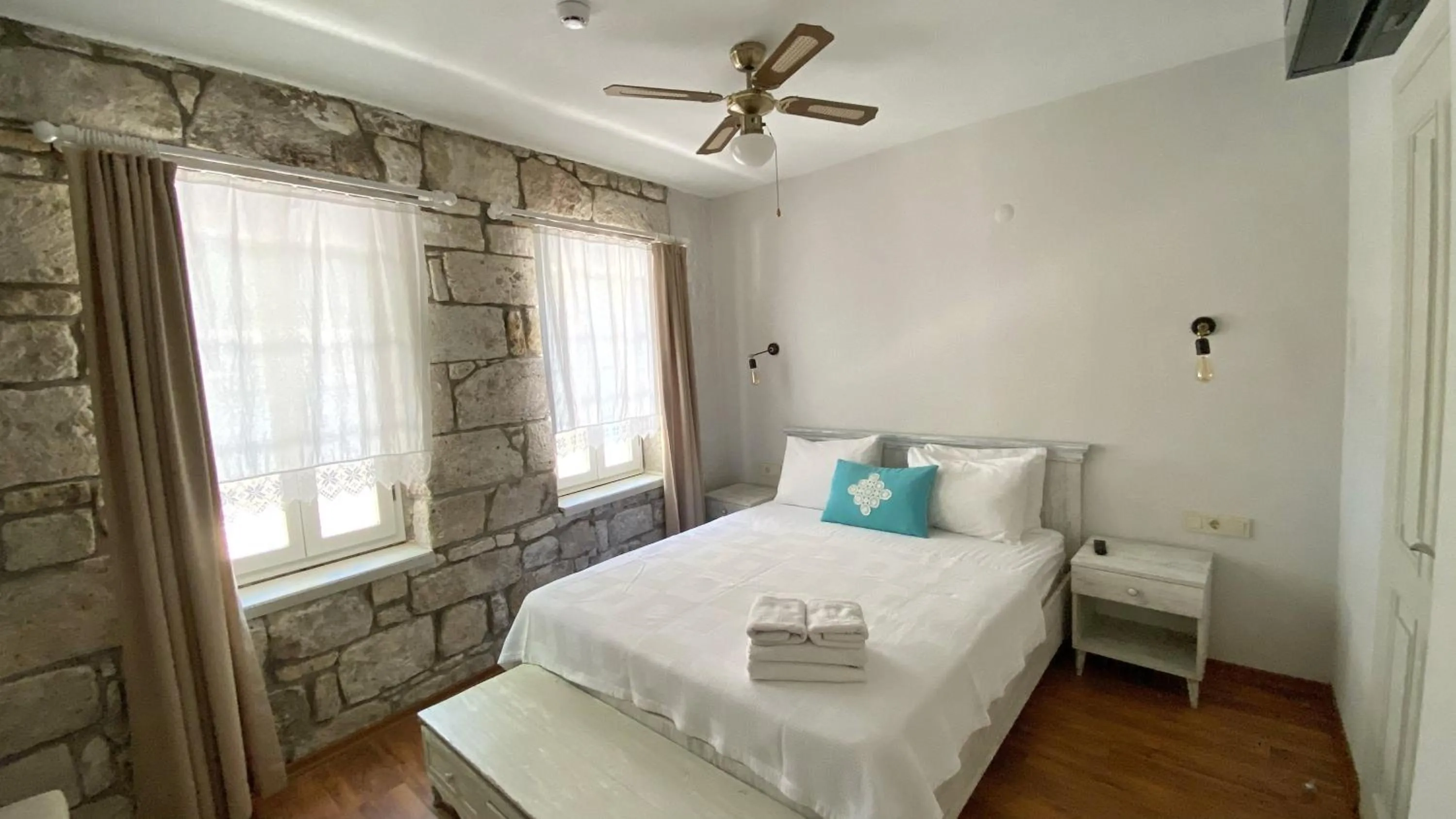 Photo of the whole room, Bed in Oberj d'Azur Alaçatı