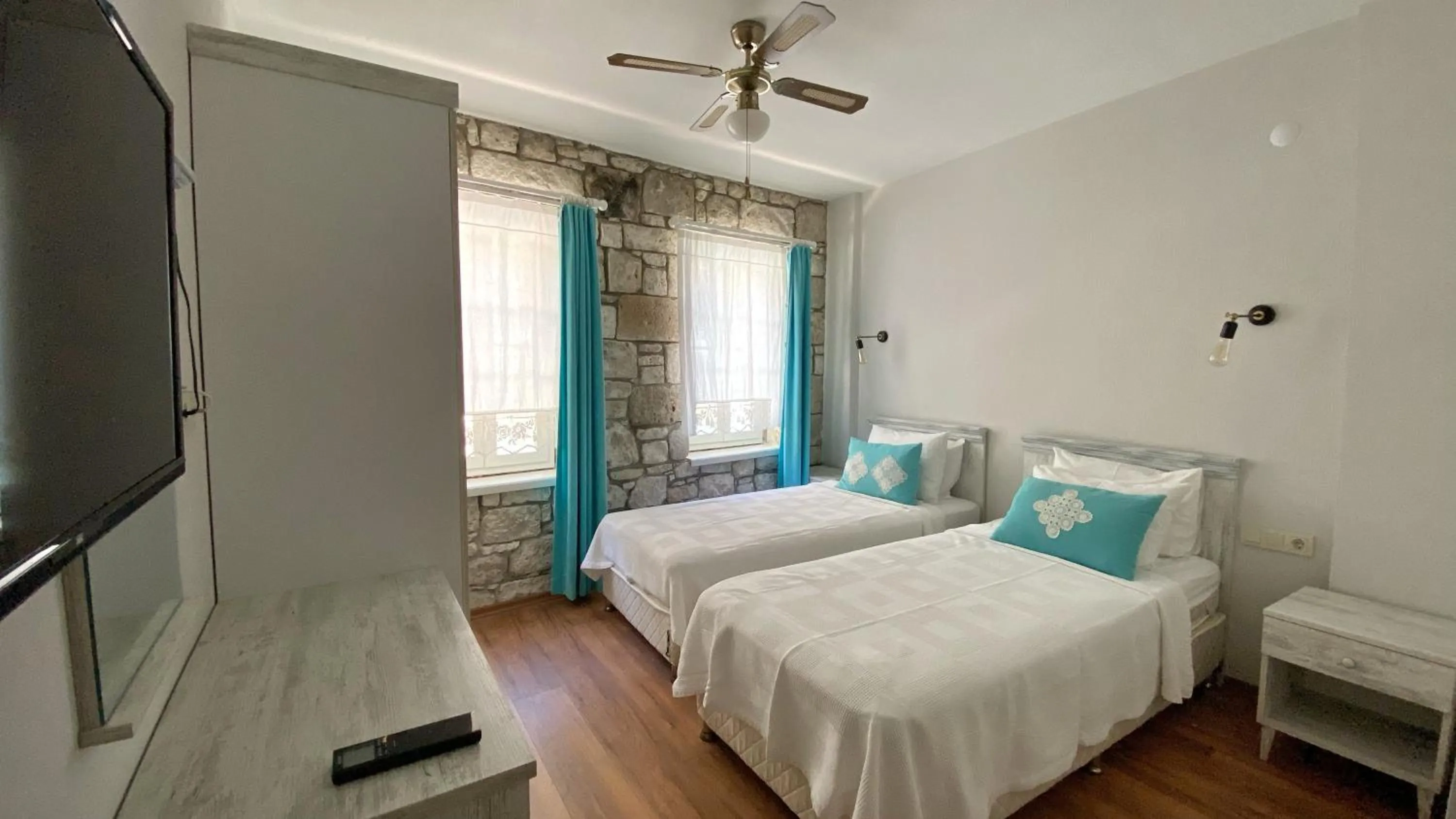 Photo of the whole room, Bed in Oberj d'Azur Alaçatı