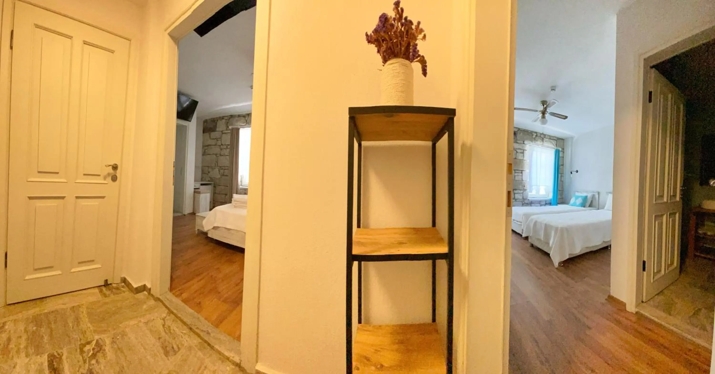 Photo of the whole room, Bed in Oberj d'Azur Alaçatı