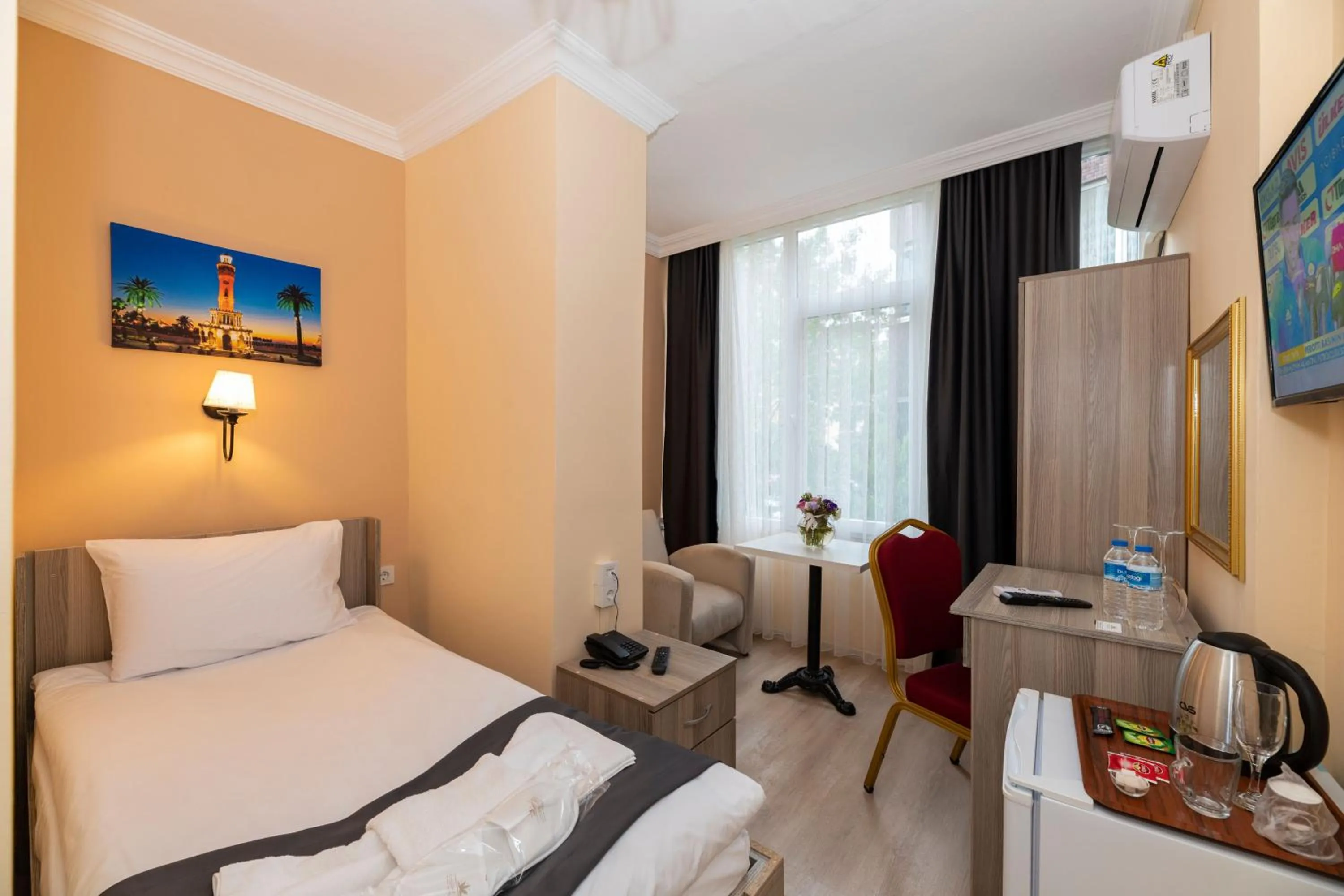 Bed in Golden Flower Pansiyon