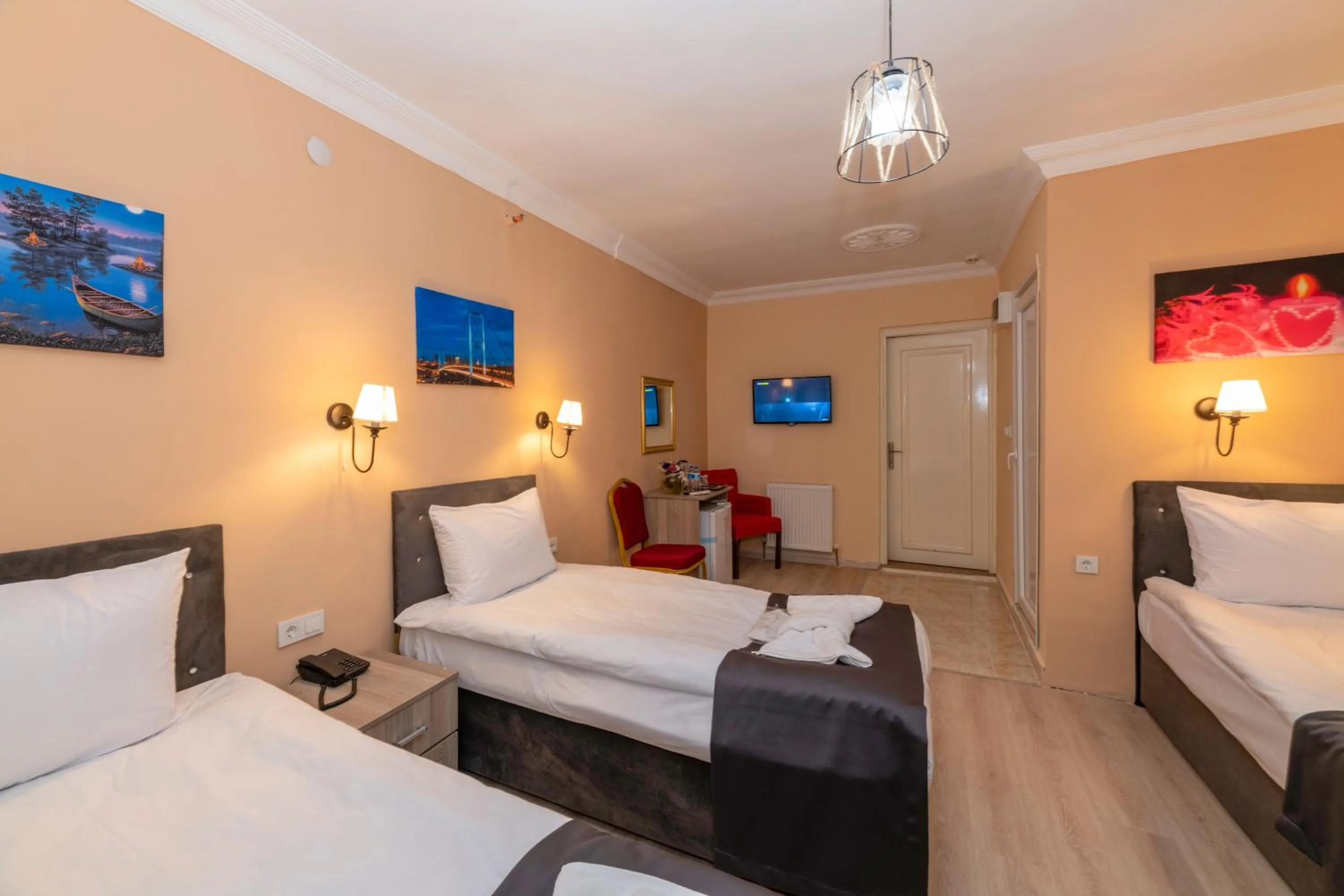 Bed in Golden Flower Pansiyon