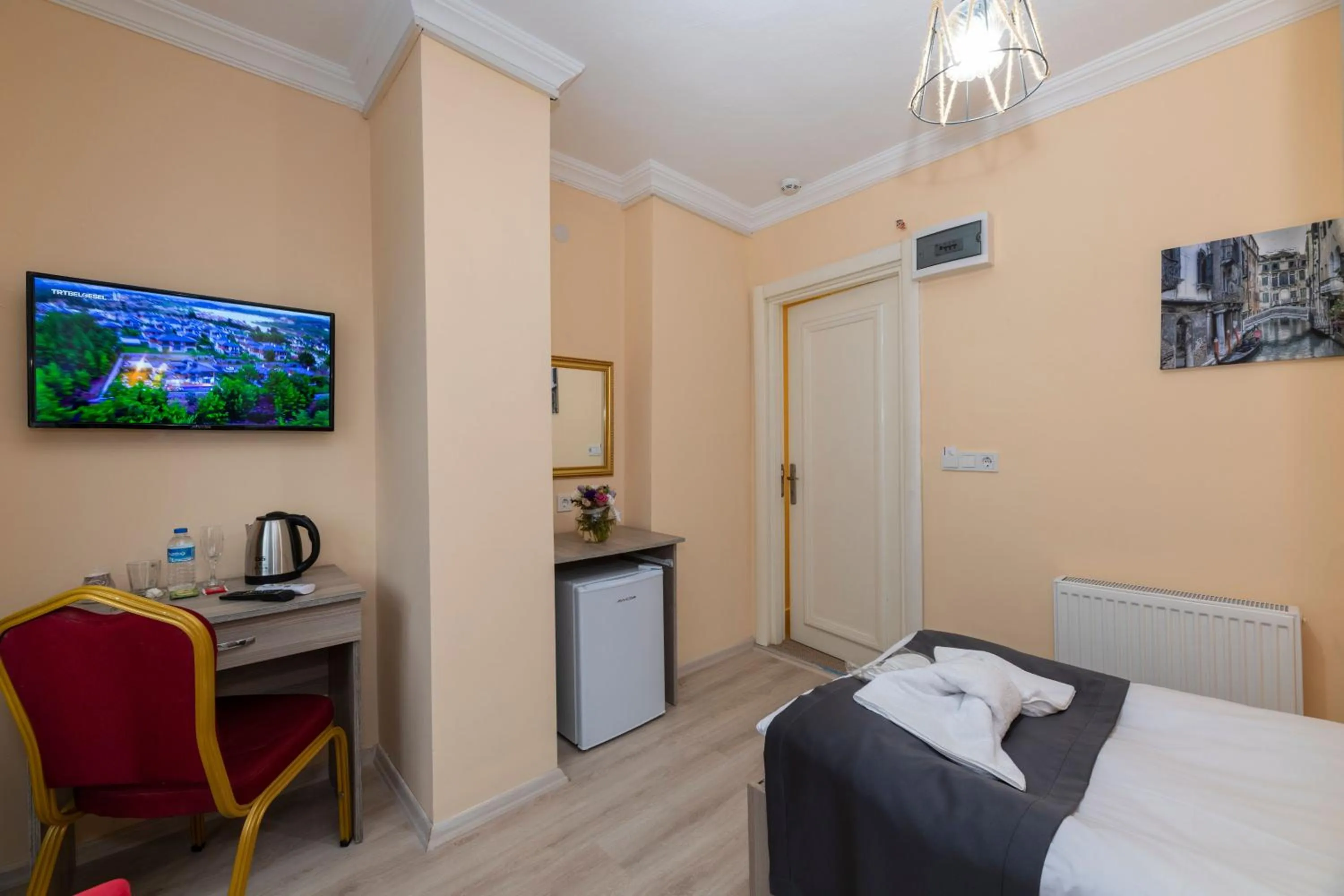 Bed in Golden Flower Pansiyon